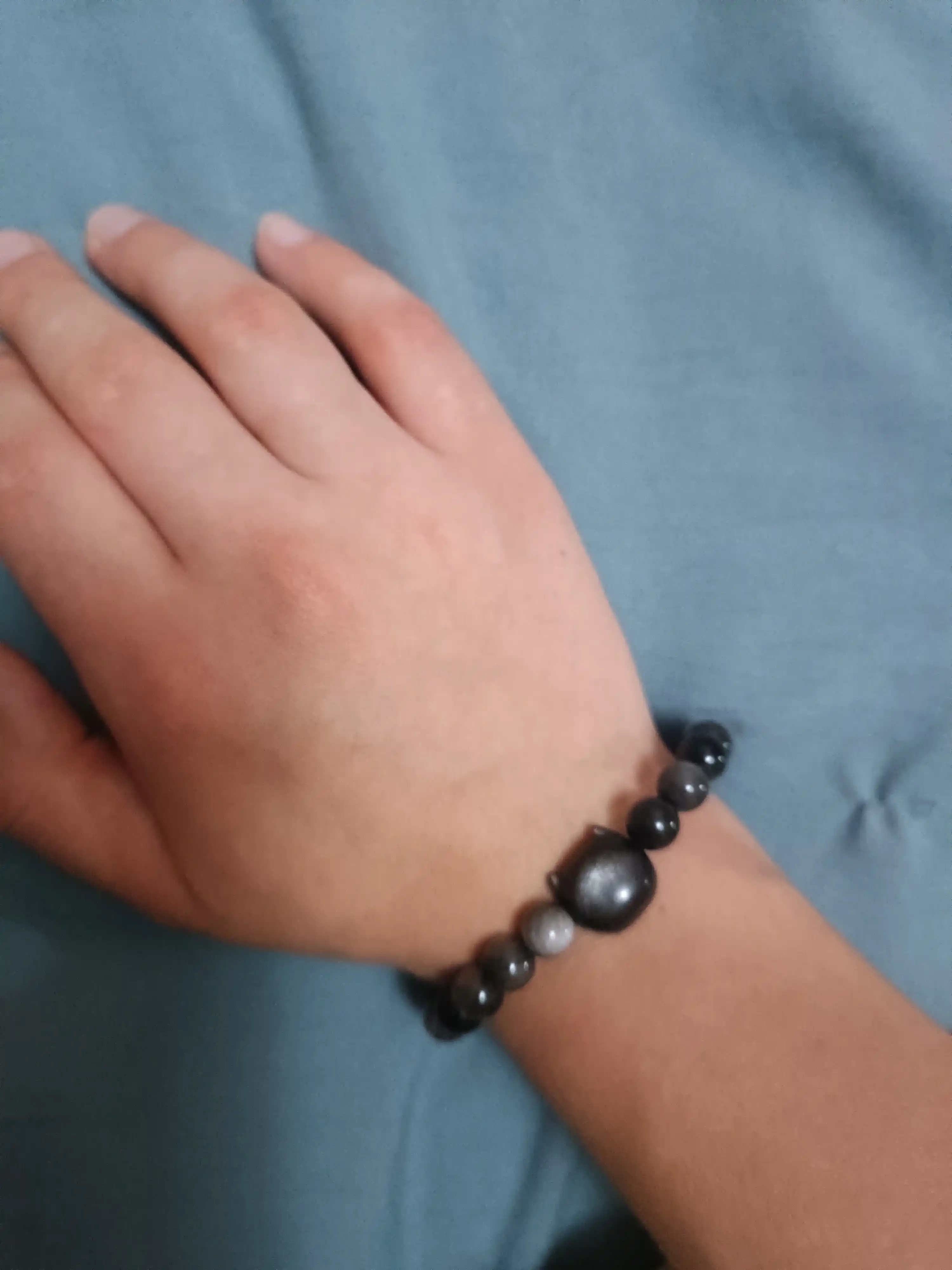 Tabiiy toshdan yasalgan ayollar bilaguzuki, mushukli obsidian bilaguzuki