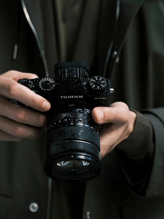 Raqamli kamera Fujifilm X-T5 Body / X-T5/18-55mm F2.8-4 Kit / X-T5/16-80mm F4 Kit