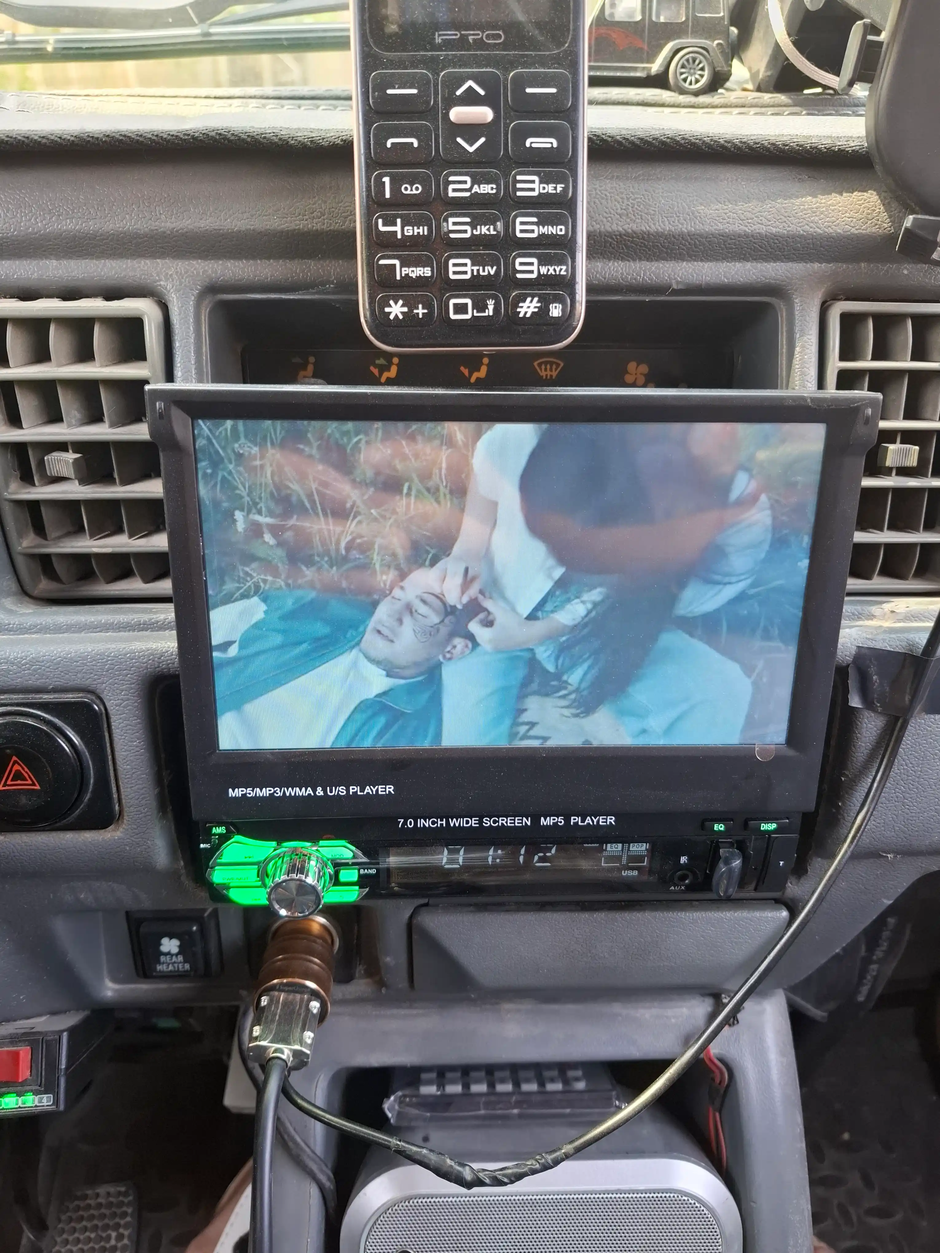 Автомагнитола 1 DIN, с выдвижным 7-дюймовым экраном, Bluetooth, AUX, USB, TF карта