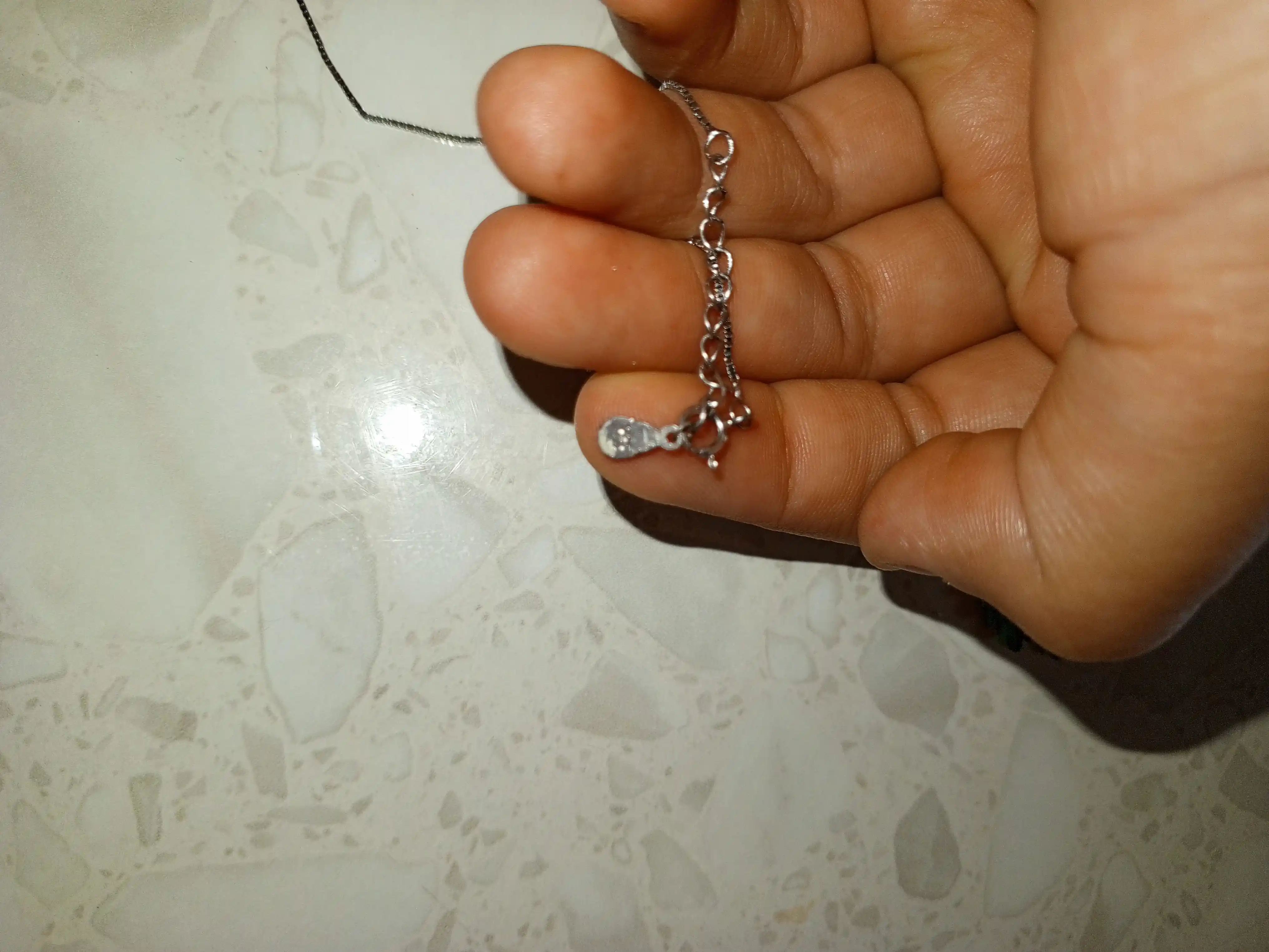 Ayollar uchun kumush zanjir, Sumayya Silver