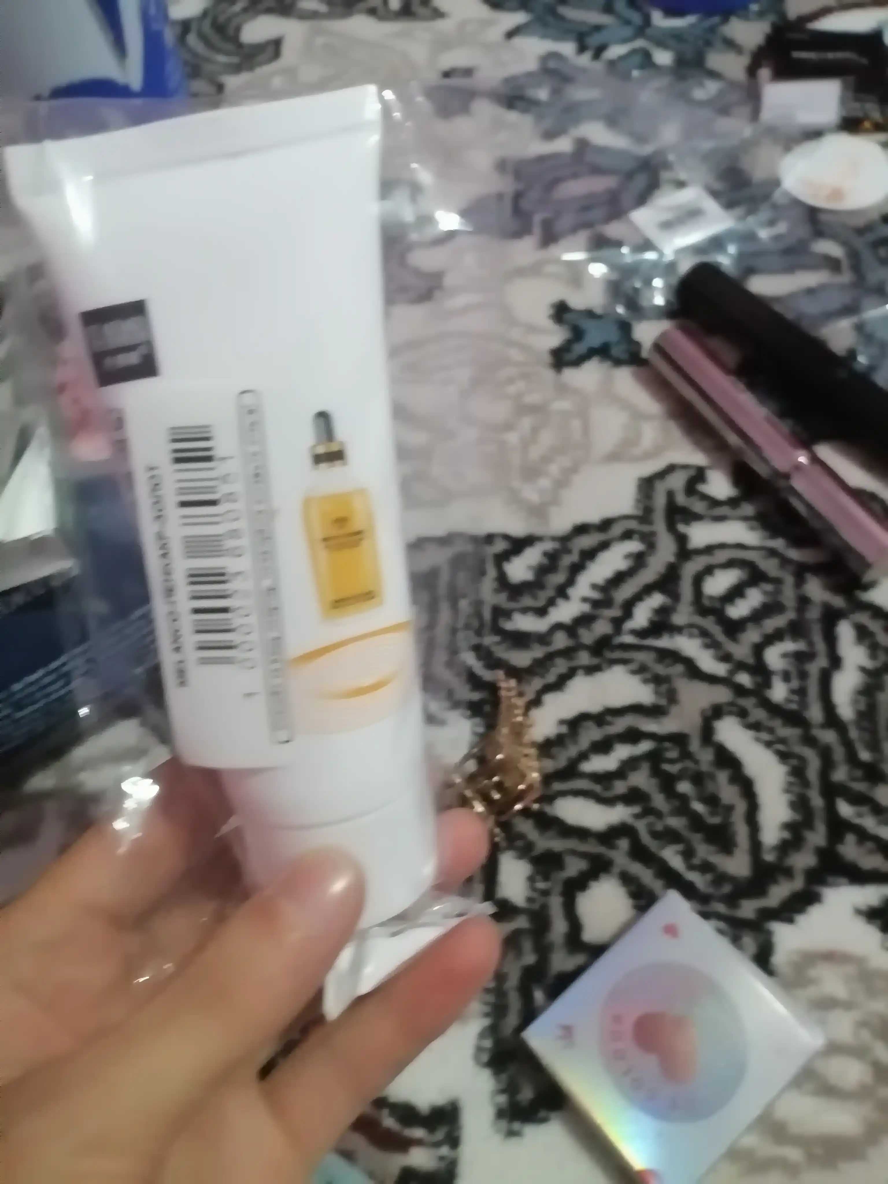 Kiko lab konturi uchun qalam xira lab bo‘yog‘i qosh va ko‘z uchun qalam oq qora 1,5 g