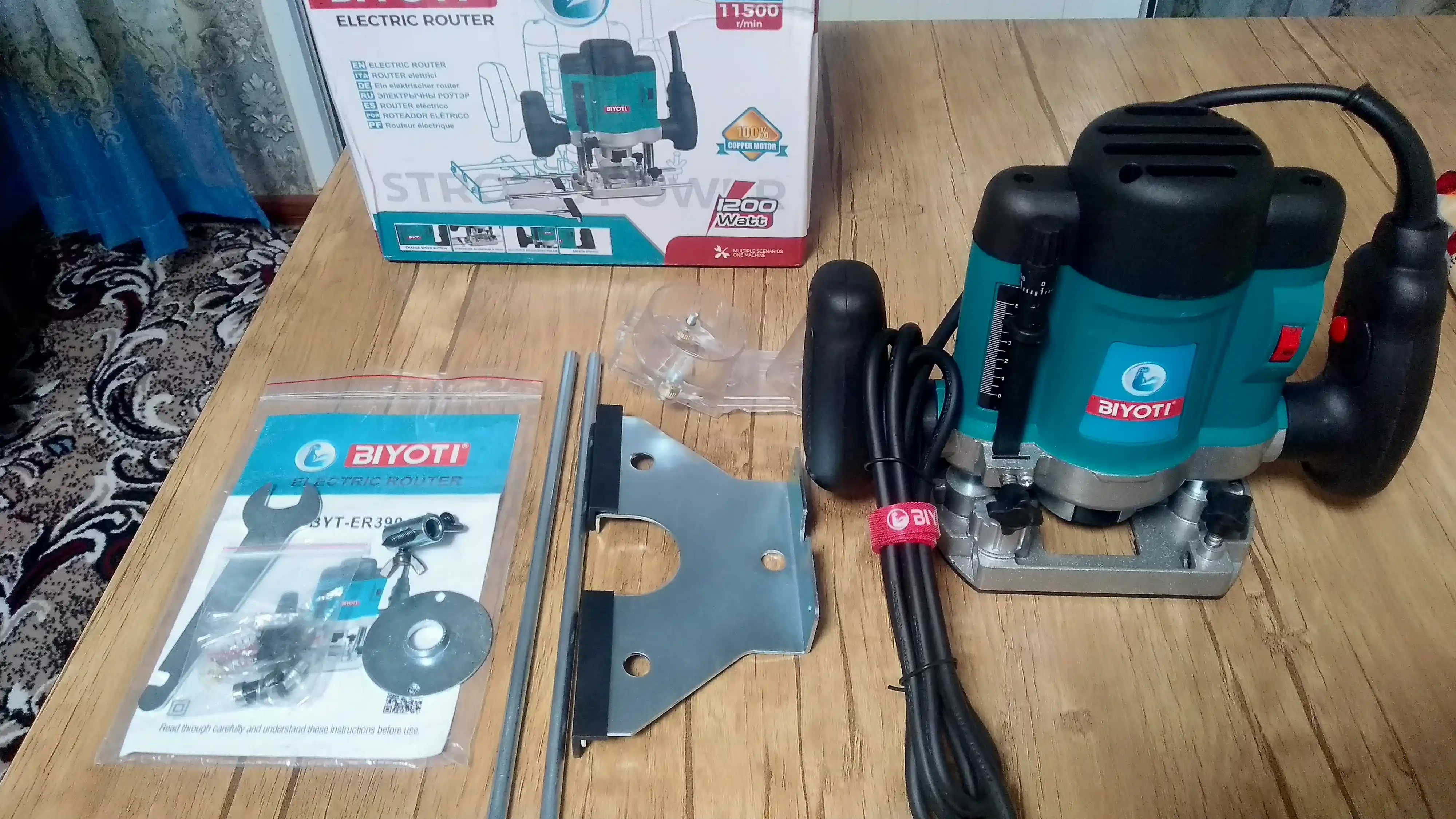 Elektr vertikal frezer Biyoti BYT-ER390 (1200 Vt, senga 8 mm, chuqurligi 60 mm)