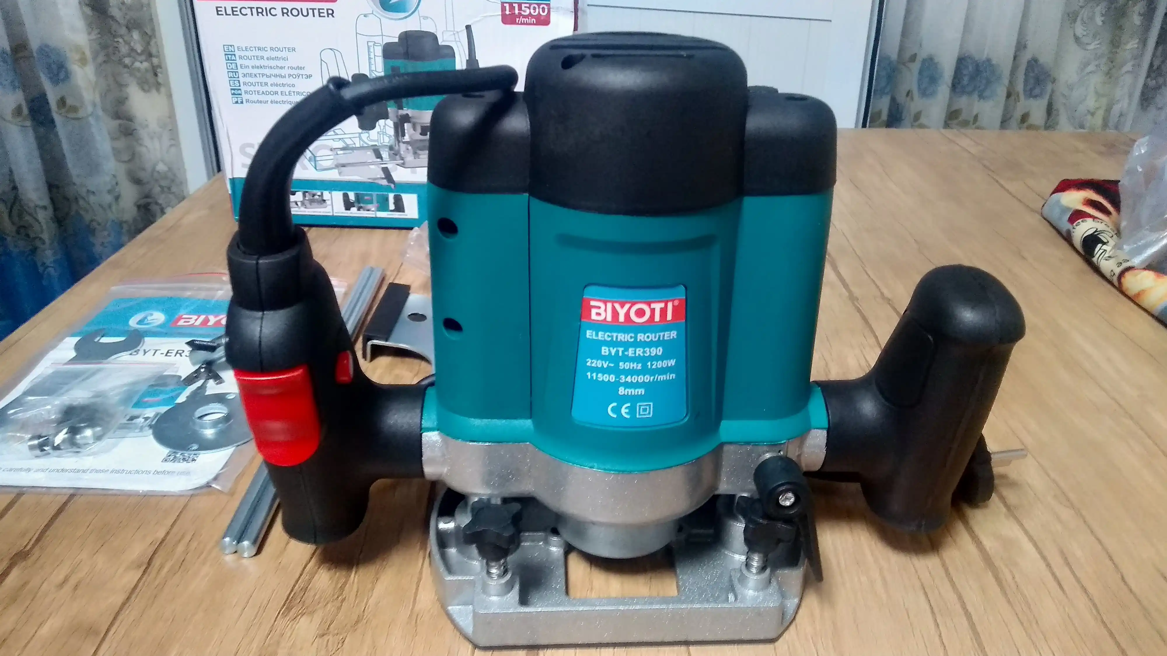 Elektr vertikal frezer Biyoti BYT-ER390 (1200 Vt, senga 8 mm, chuqurligi 60 mm)