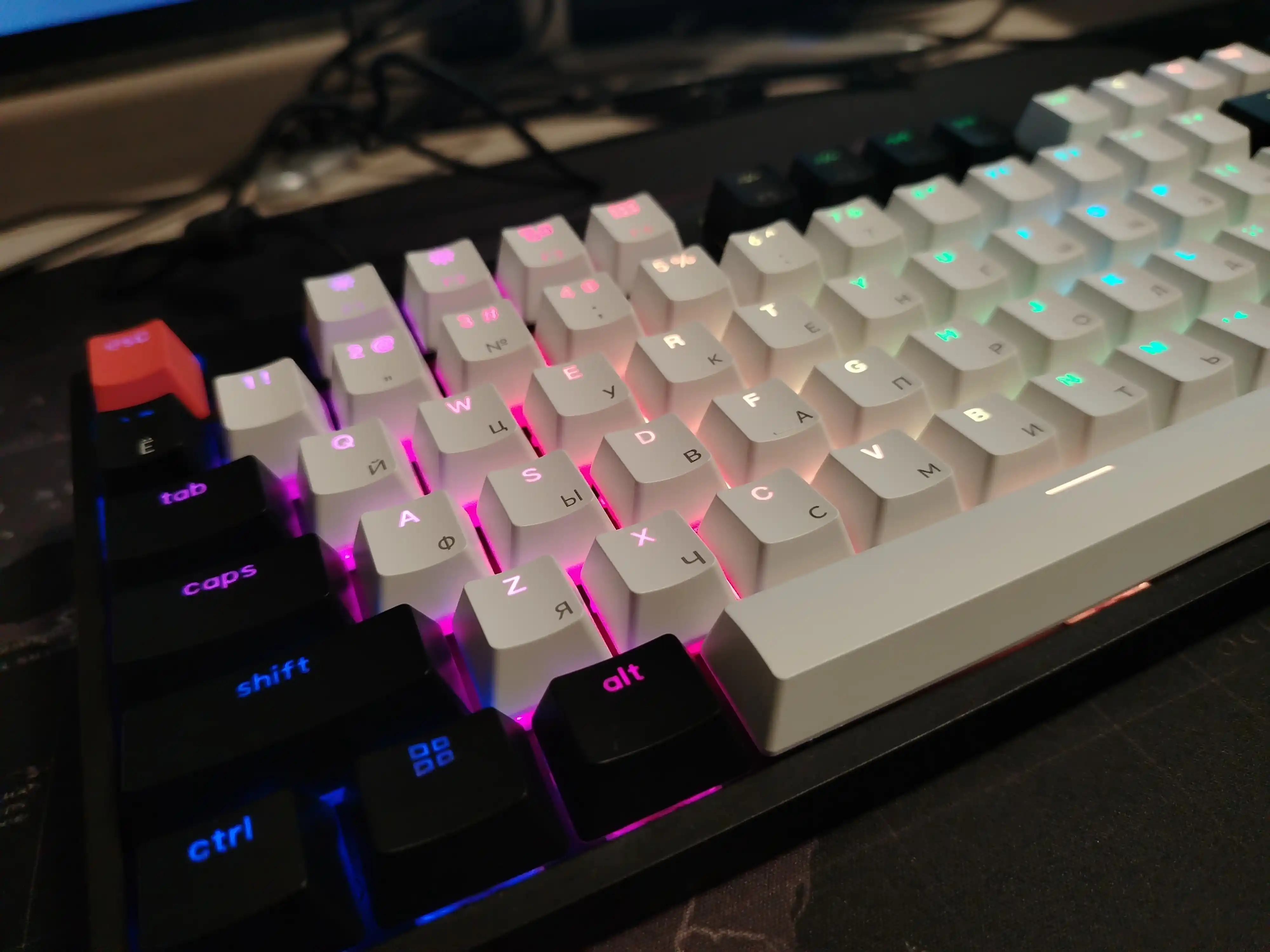 Simli oyin klaviaturasi Keychron C2 104Key, Gateron G Pro, Hot-Swap, RGB, C2H