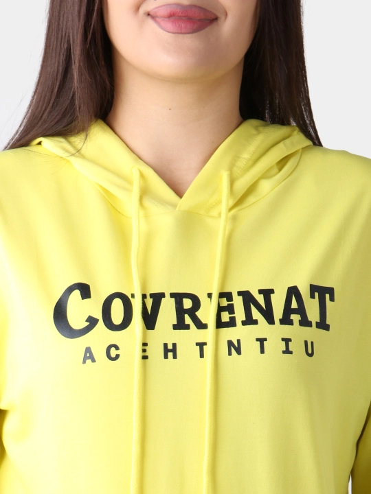 Ayollar svitshoti
