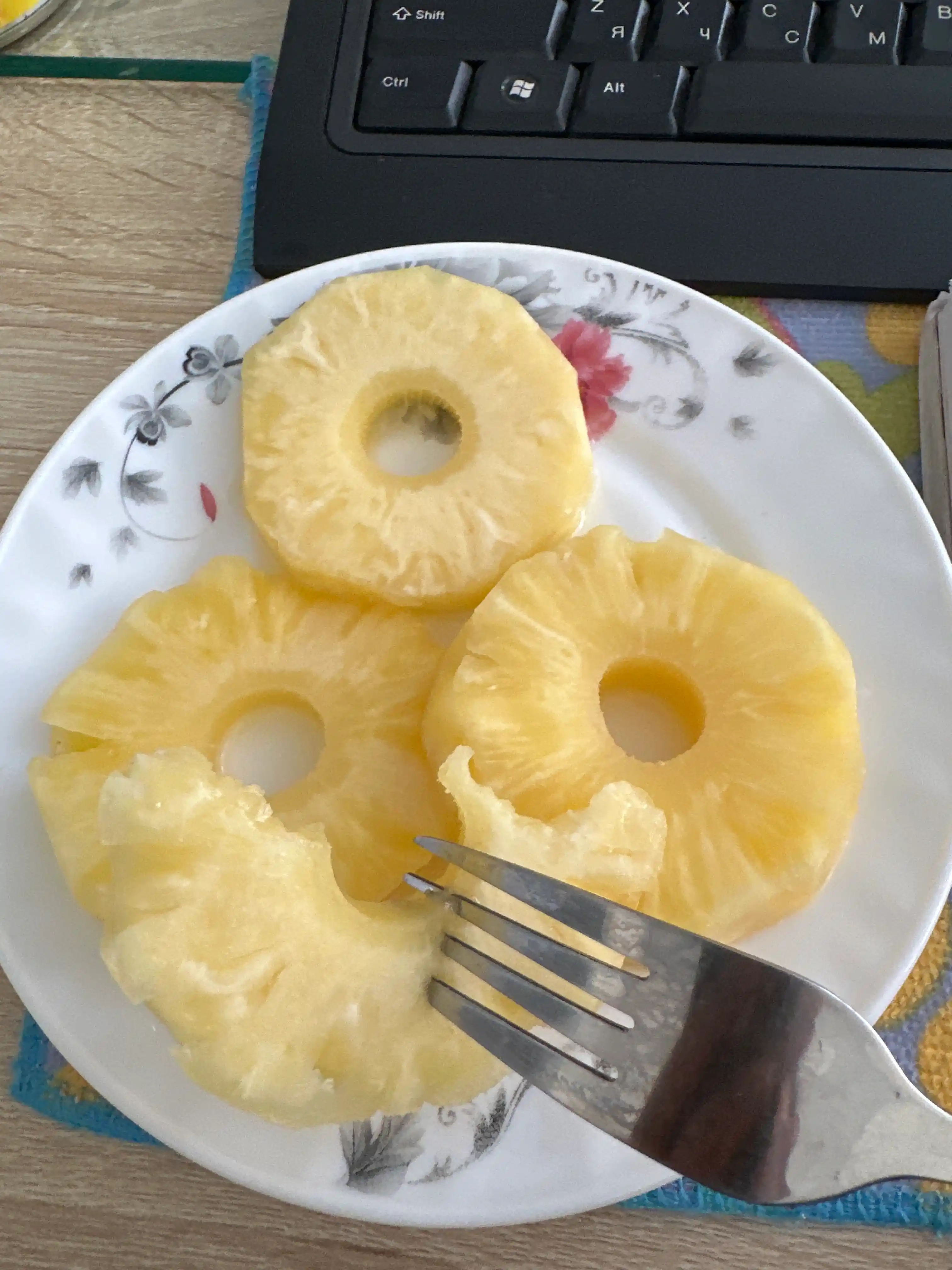 Ananas shaybalar Lorado, 580 ml