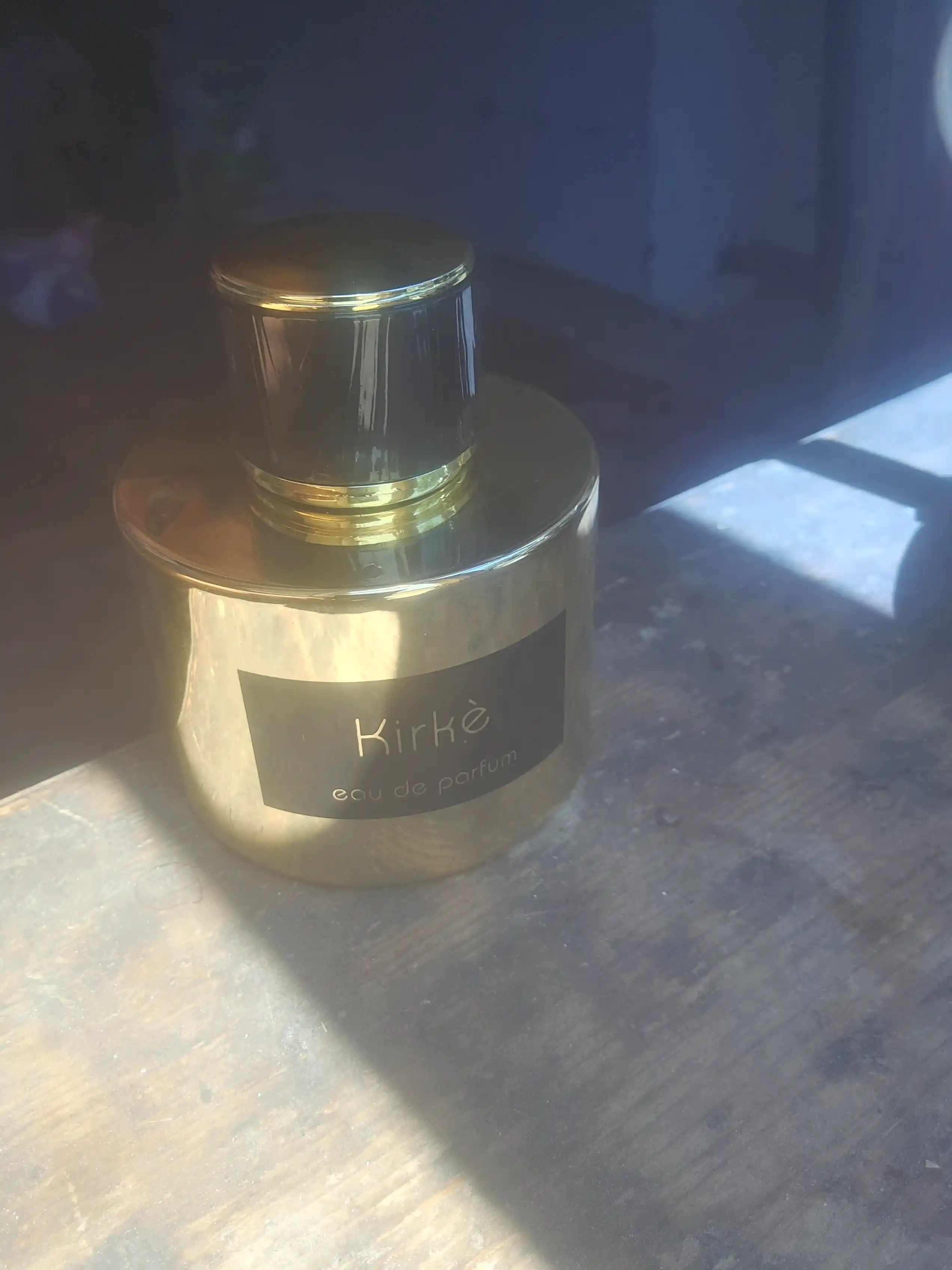 Parfyumlangan suv Fragnance World Kirke, KIRKA erkaklar va ayollar uchun, 100 ml, 50 ml, 30 ml, 20 ml 
