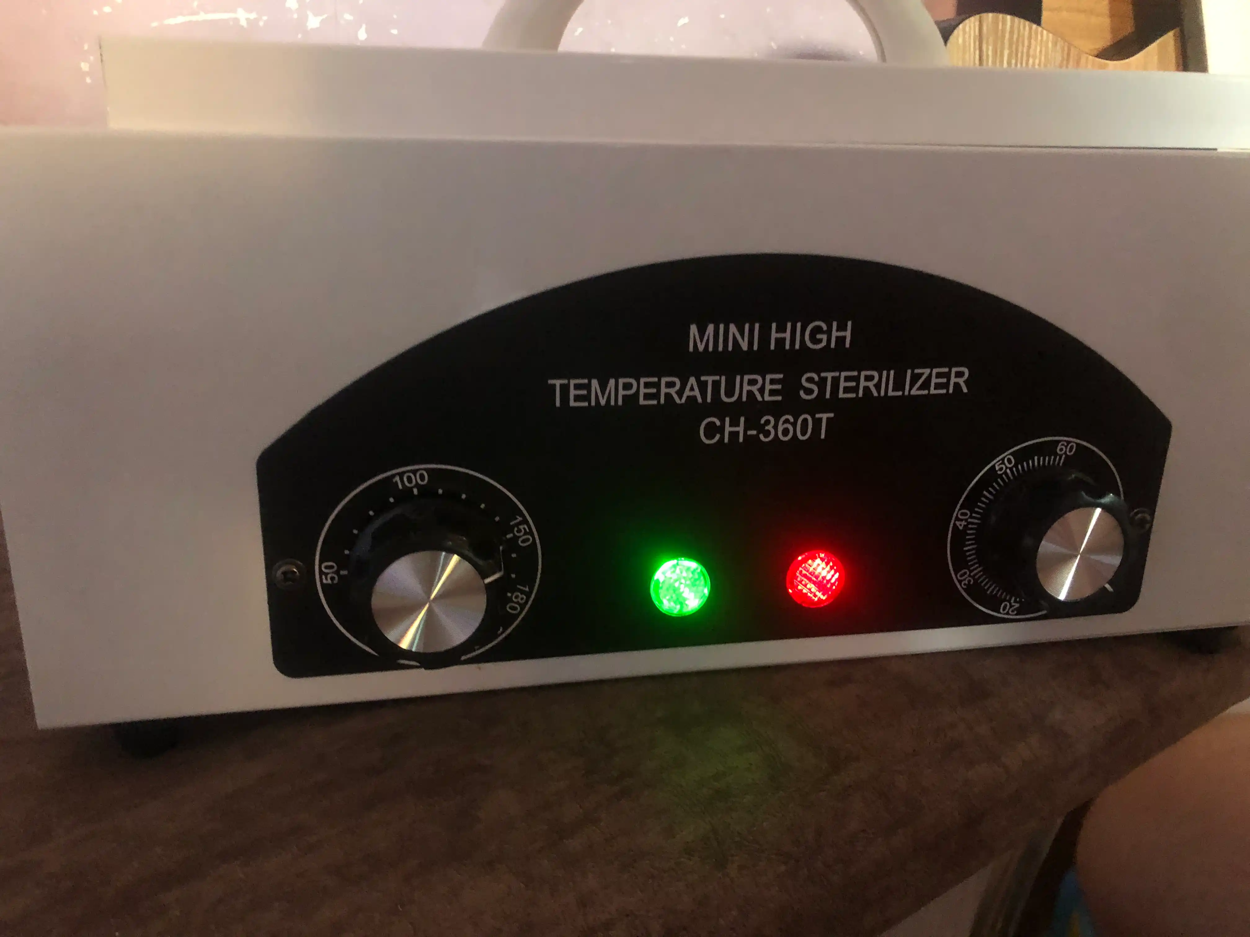Manikyur asboblari uchun CH-360T sterilizator, quruq suhojar