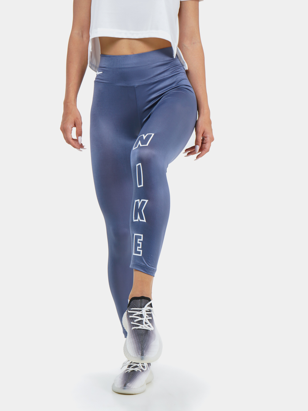 Binafsha sochlar va katta kokrak porno It uslubida turgan kokrak suratlari