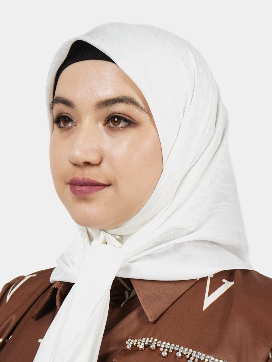 Ochilmagan mushukdagi dik Porno u uxlab erkalaydi