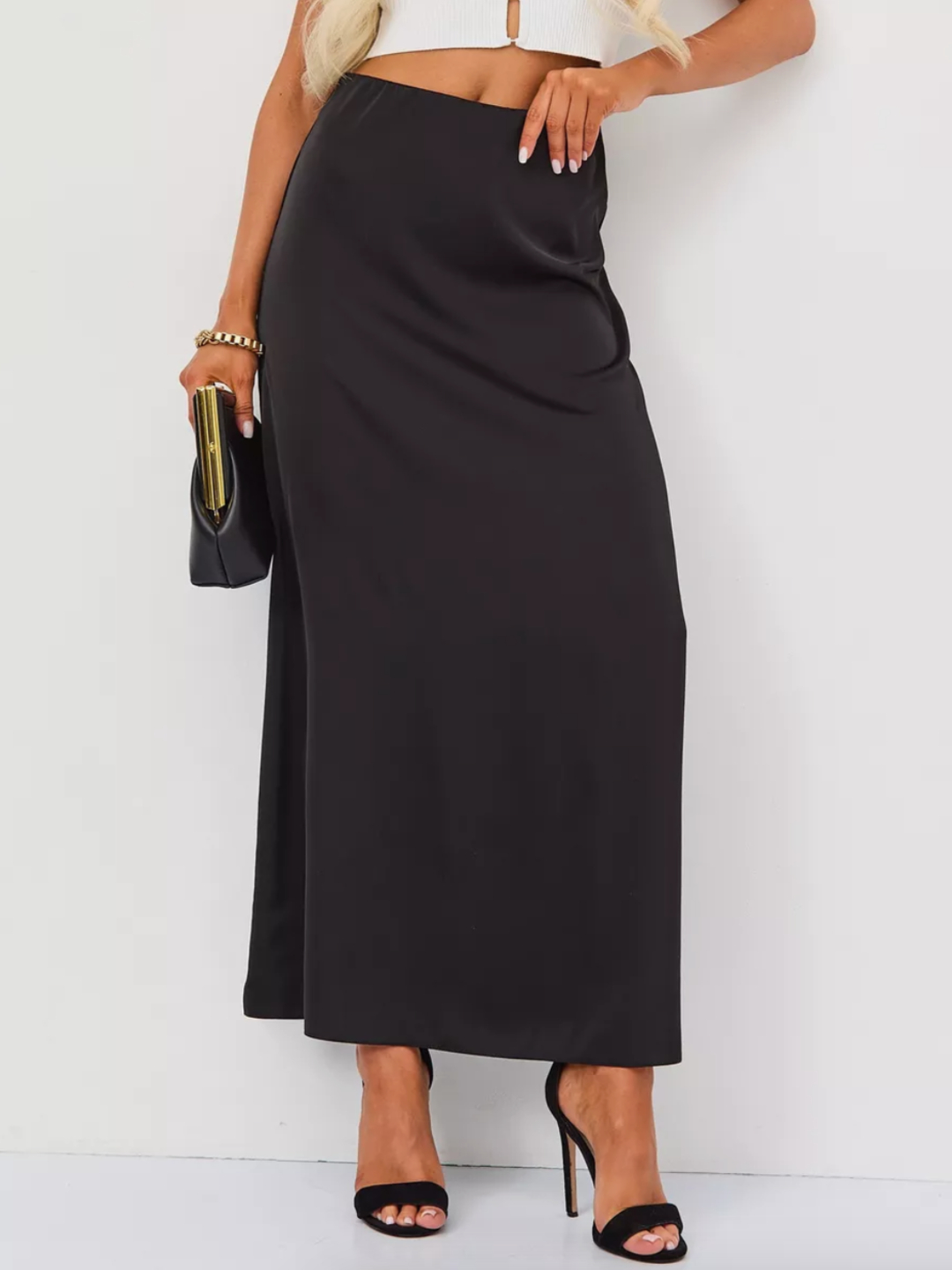 Ayol yubkasi ostidagi pantalonlar