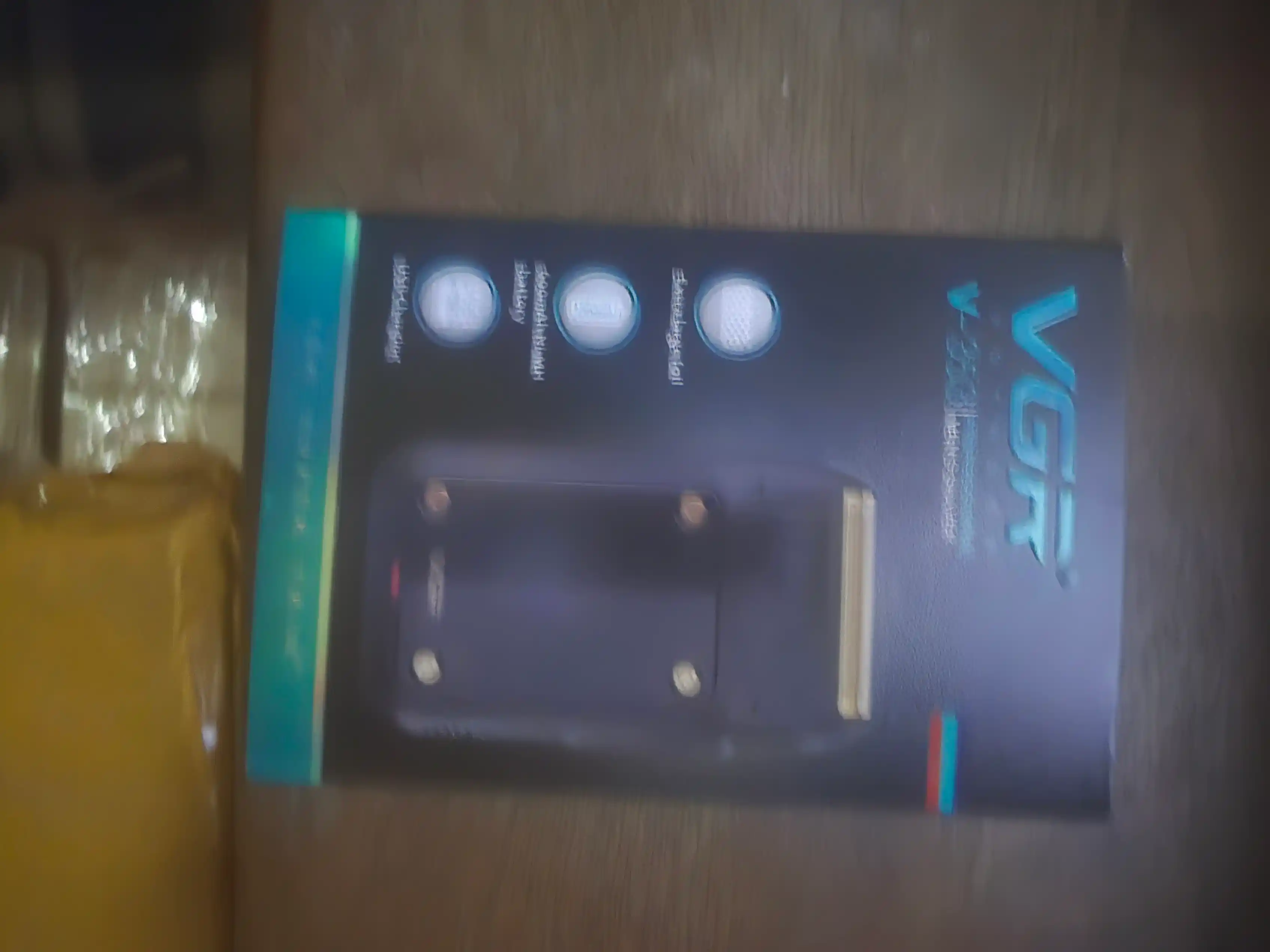 Professional mashina-trimmeri VGR V-175, soch va soqol olish uchun