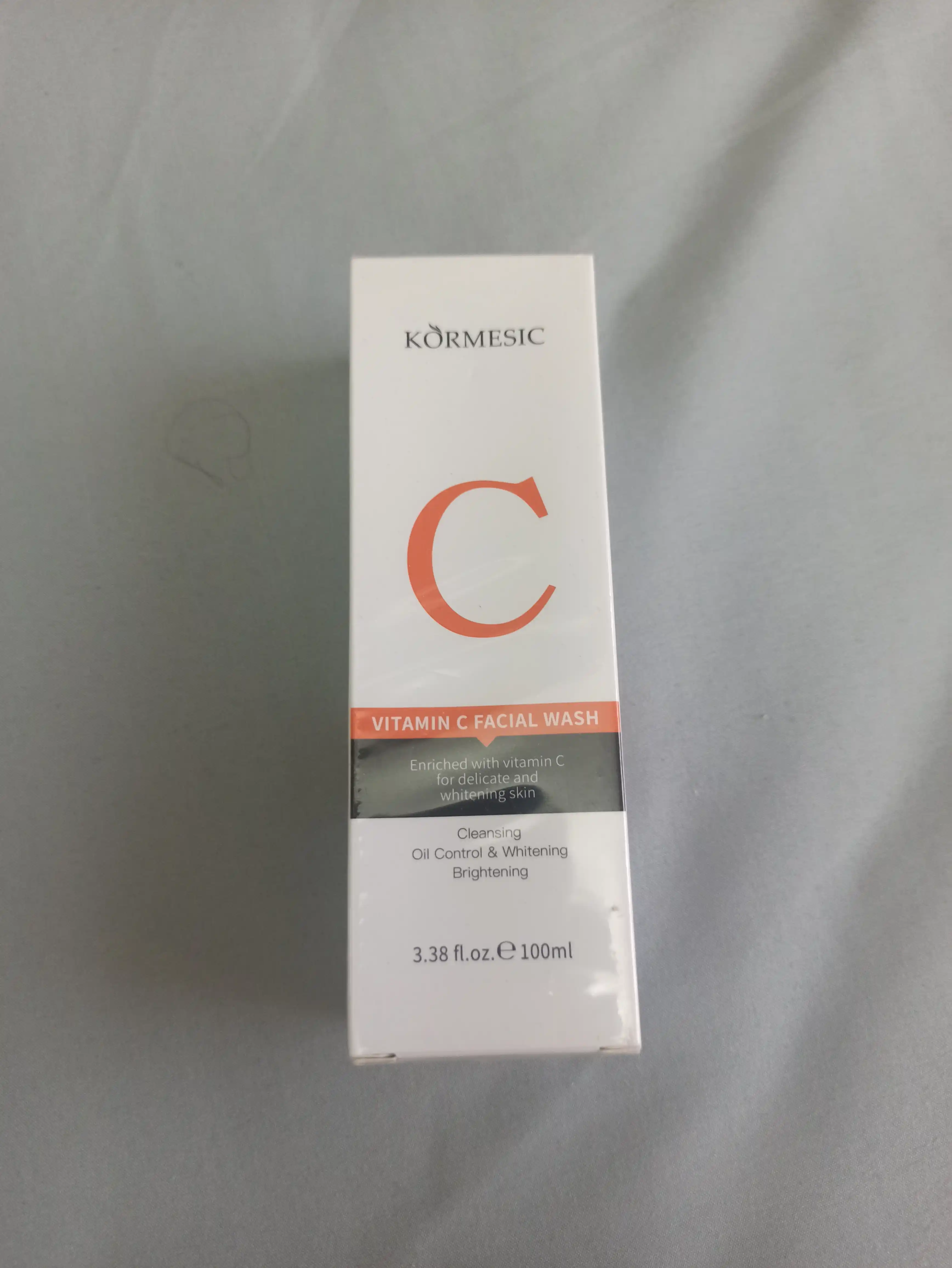 Yuz va bo'yin uchun sut gel, molochko vitamin C bilan, oqartuvchi, yosh dog'lariga qarshi