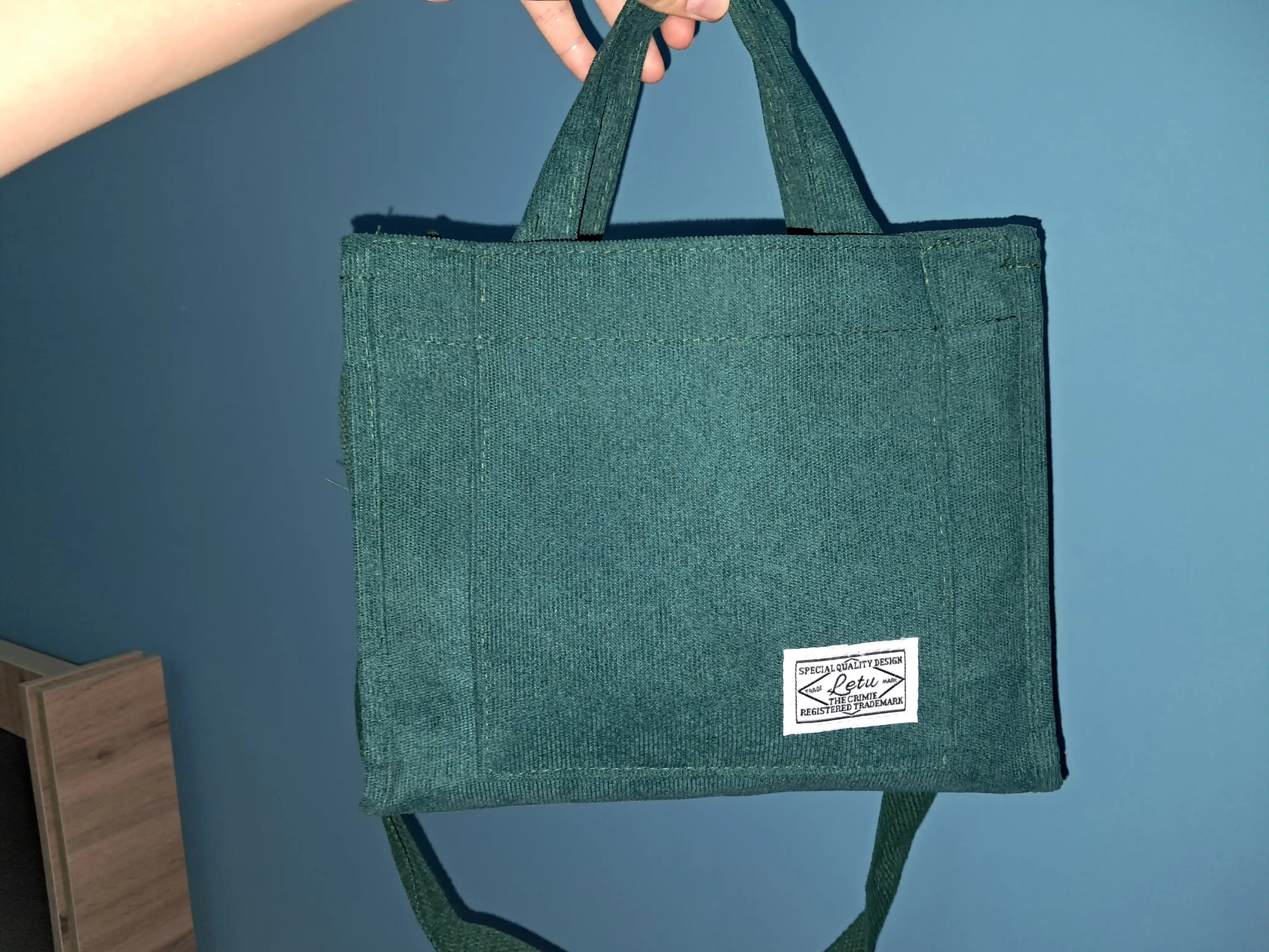 Ayollar uchun shopper sumkasi, yelkadan, velvetli