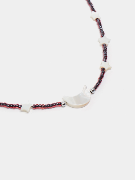 Marvarid yulduzlari va oy bilan granat munchoqlardan yasalgan choker