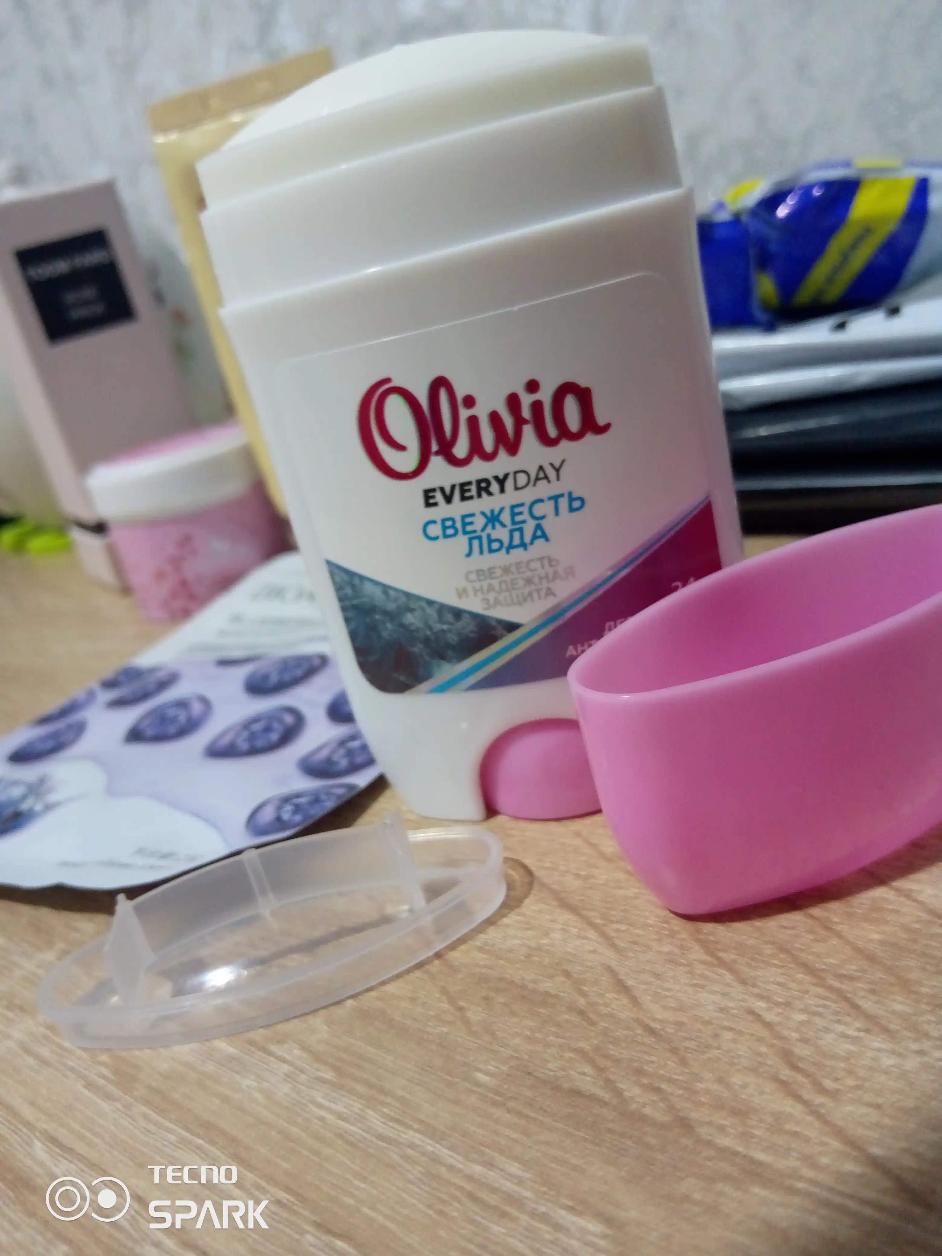 Ayollar uchun antiperspirant dezodorant tayoq Olivia Everyday Tabiatning kuchi, 50 g