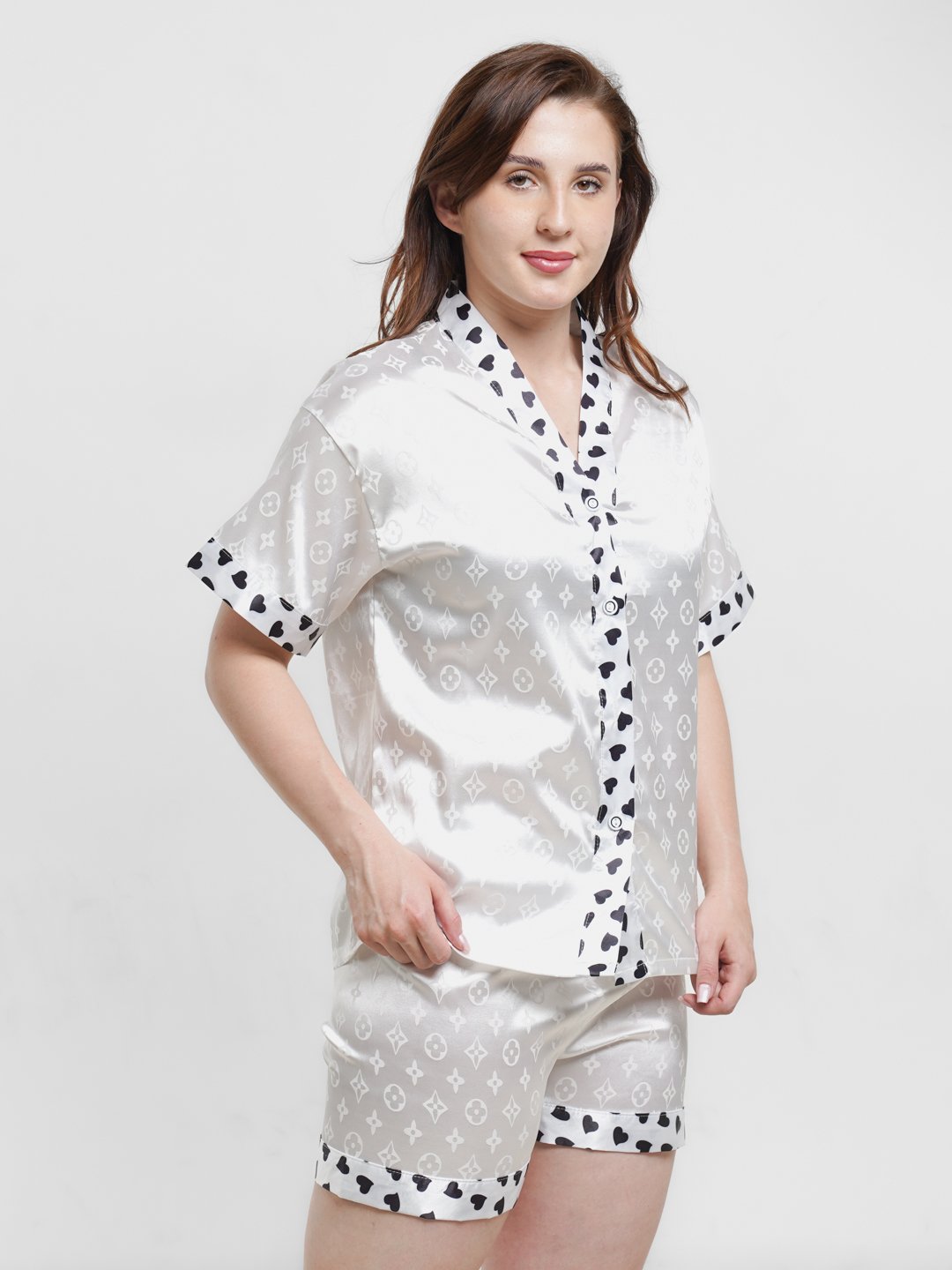 Shortilar bilan ayollar pijamasi - 