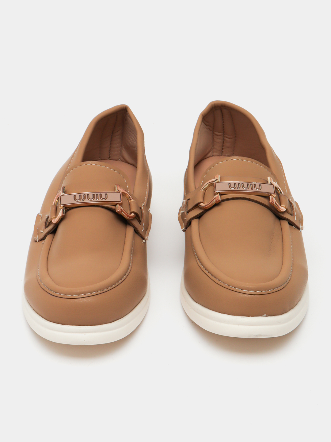 Ayollar oyoq barmoqlarining fotosuratlari