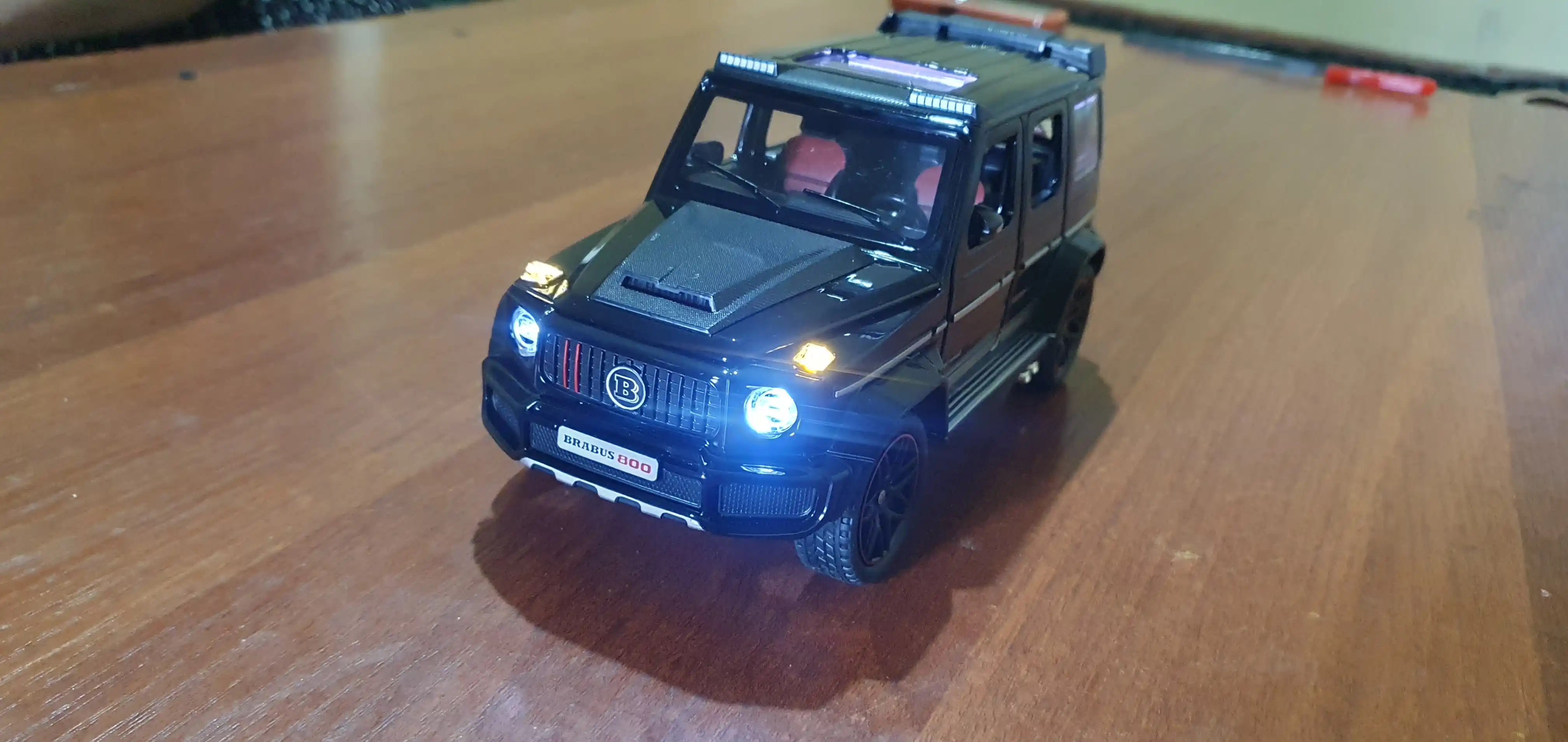 Металлическая машинка Mercedes-Benz G-Brabus G800 1:24