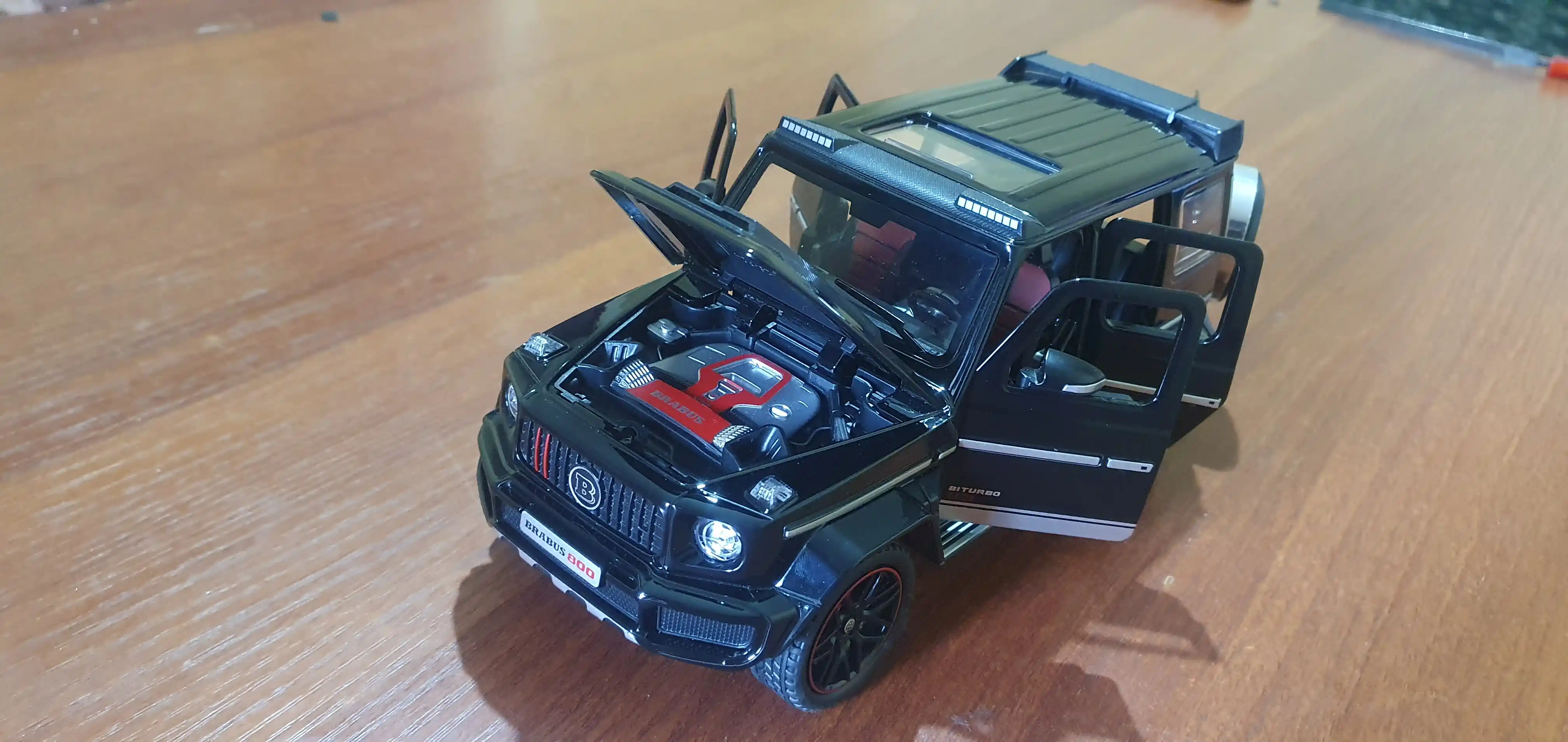 Металлическая машинка Mercedes-Benz G-Brabus G800 1:24