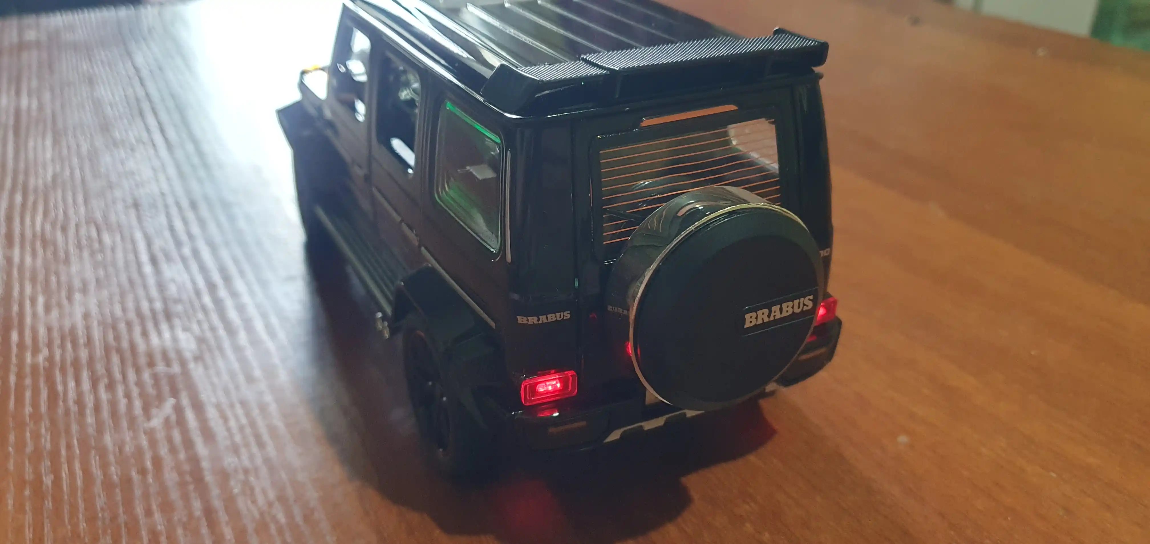 Металлическая машинка Mercedes-Benz G-Brabus G800 1:24