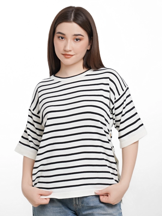 Qisqa yengli chiziqli sviter