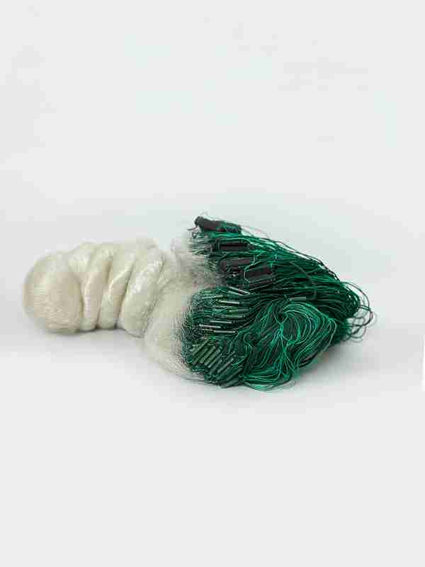 Hol asfaltda baliq tori paypoqlari Hol asfaltda baliq tori paypoqlari