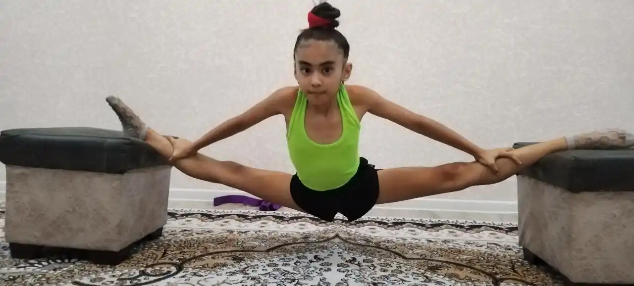 Raqs va gimnastika uchun, ikki qismli, sport shorti