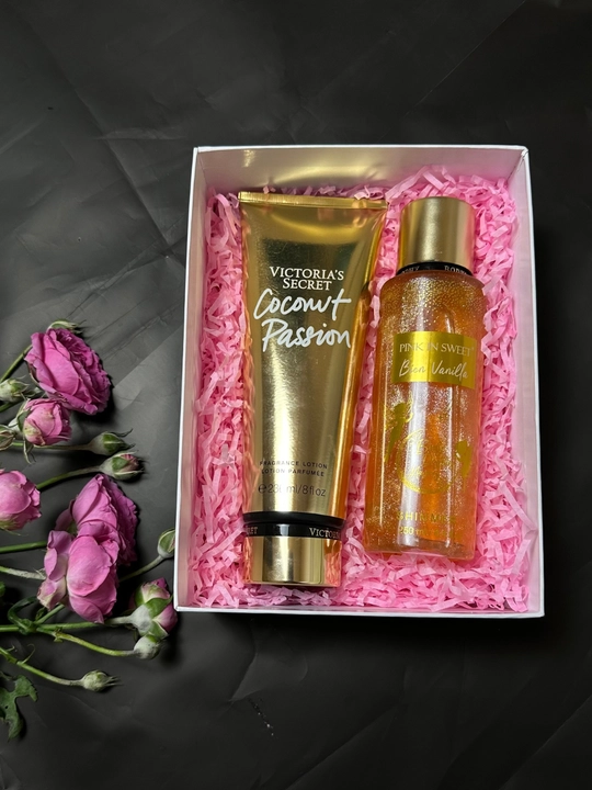 Sovg'a uchun parfyum to'plami Victoria's Secret losyoni va sprey-mist, 236 ml + 250 ml