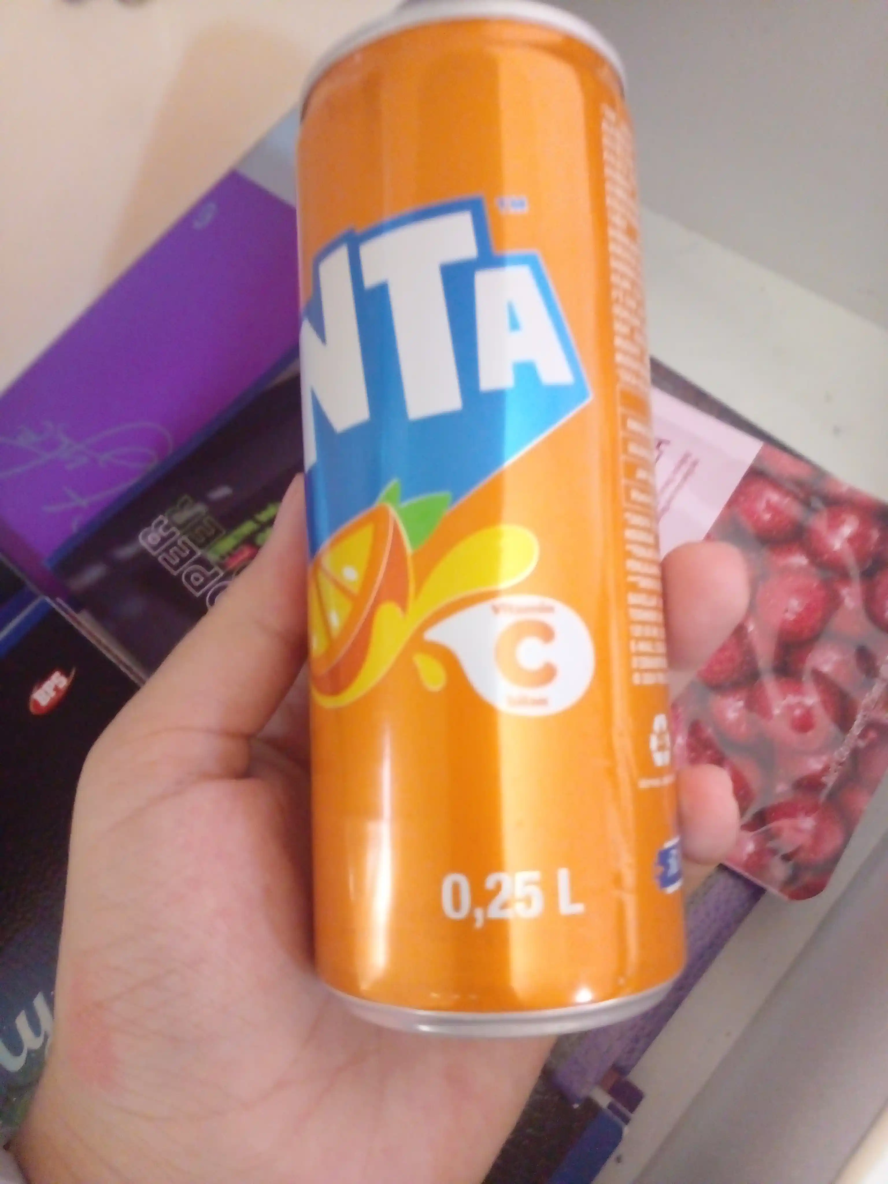 Gazlangan ichimlik Fanta Orange, 250 ml