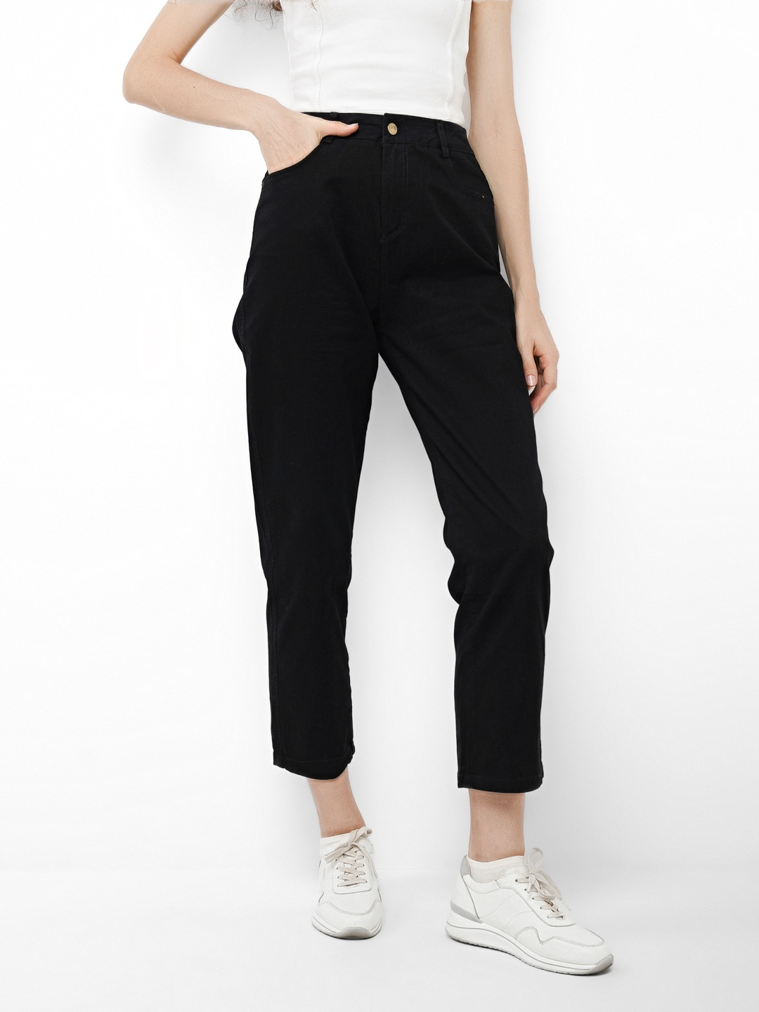 Ular singlisi bilan birinchi marta jinsiy aloqada bolishadi. Xotin va choqintirgan otasi bilan porno