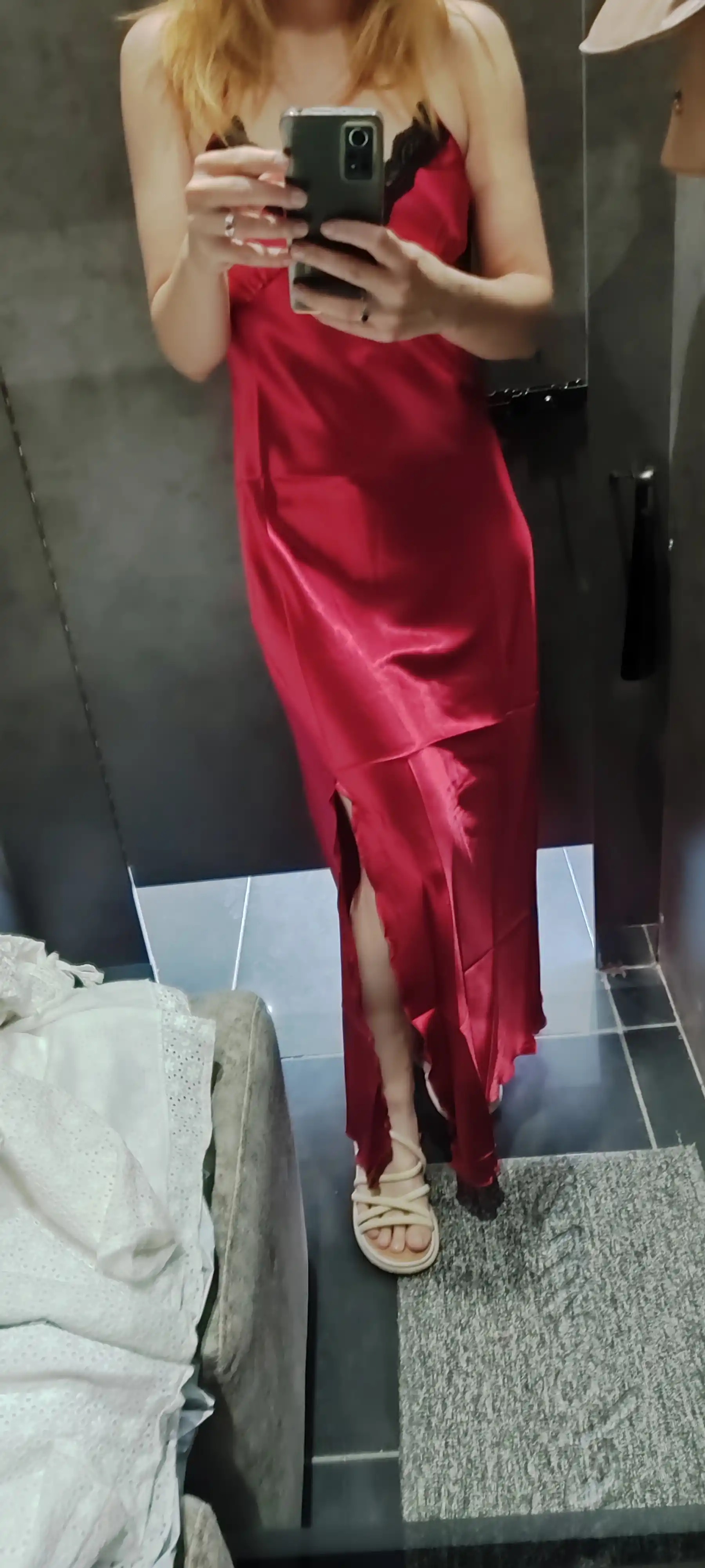 Ipakli pijama. Ayollar tungi koylaki lyamkada. Ayollar pijamasi Kioko