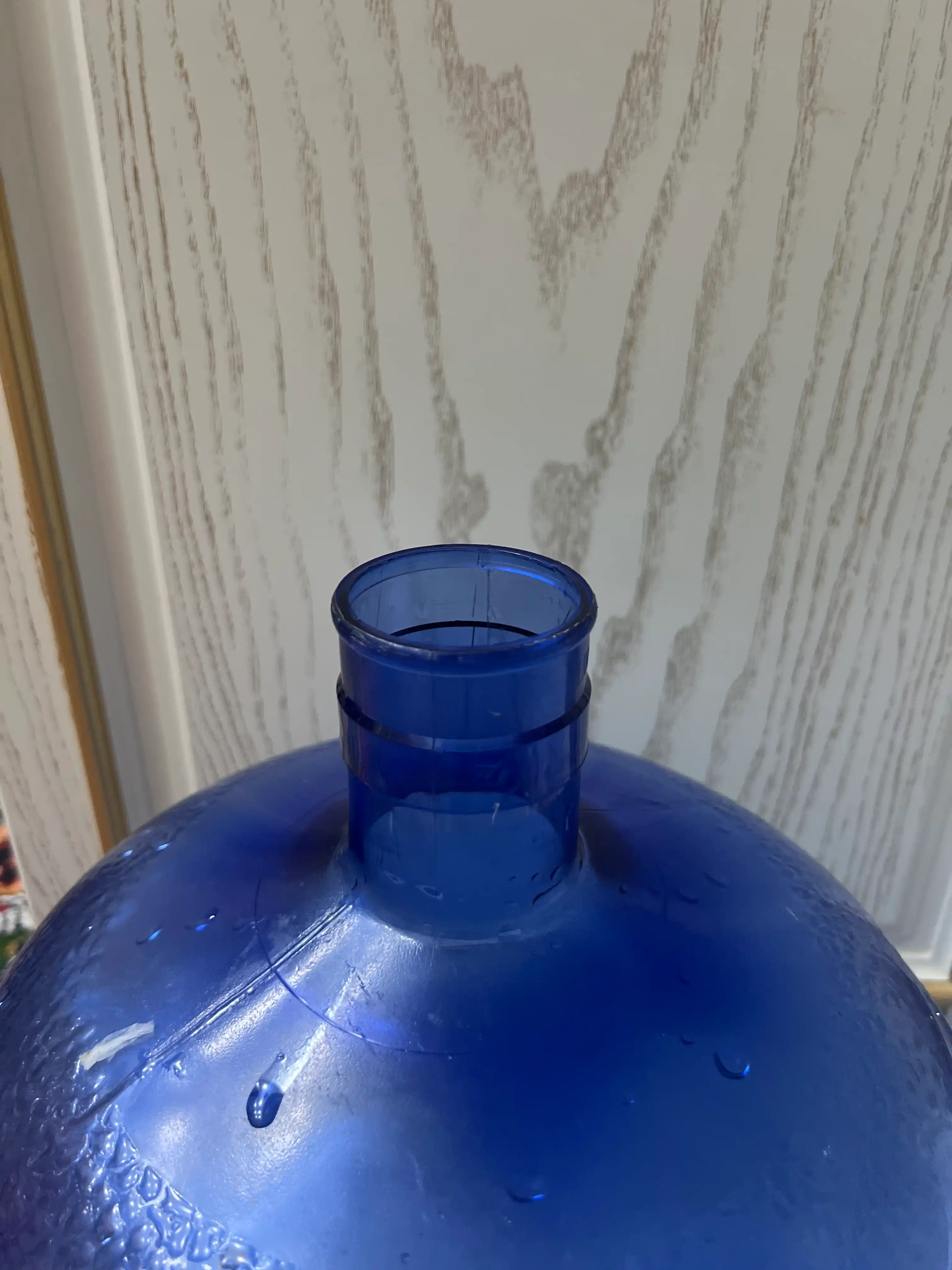 Подставка с краном для бутылки
