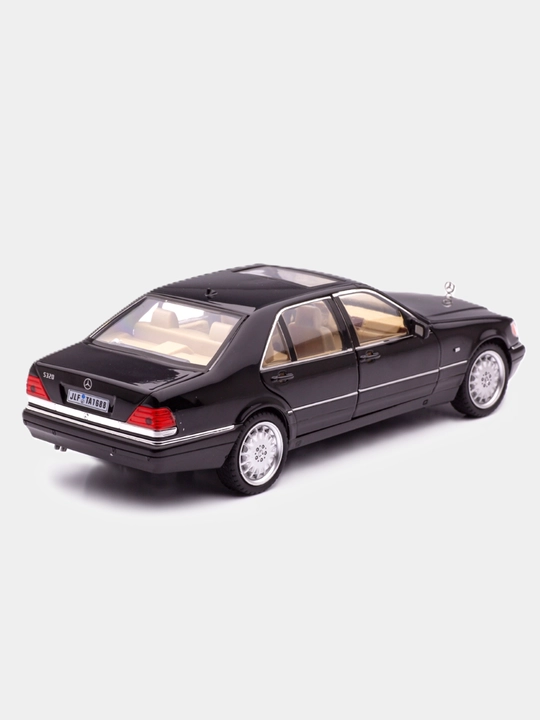 O'yinchoq metall mashinasi Mercedes-Benz AMG 6.3, Nissan Skyline GTR "Jinlifang" 1:24