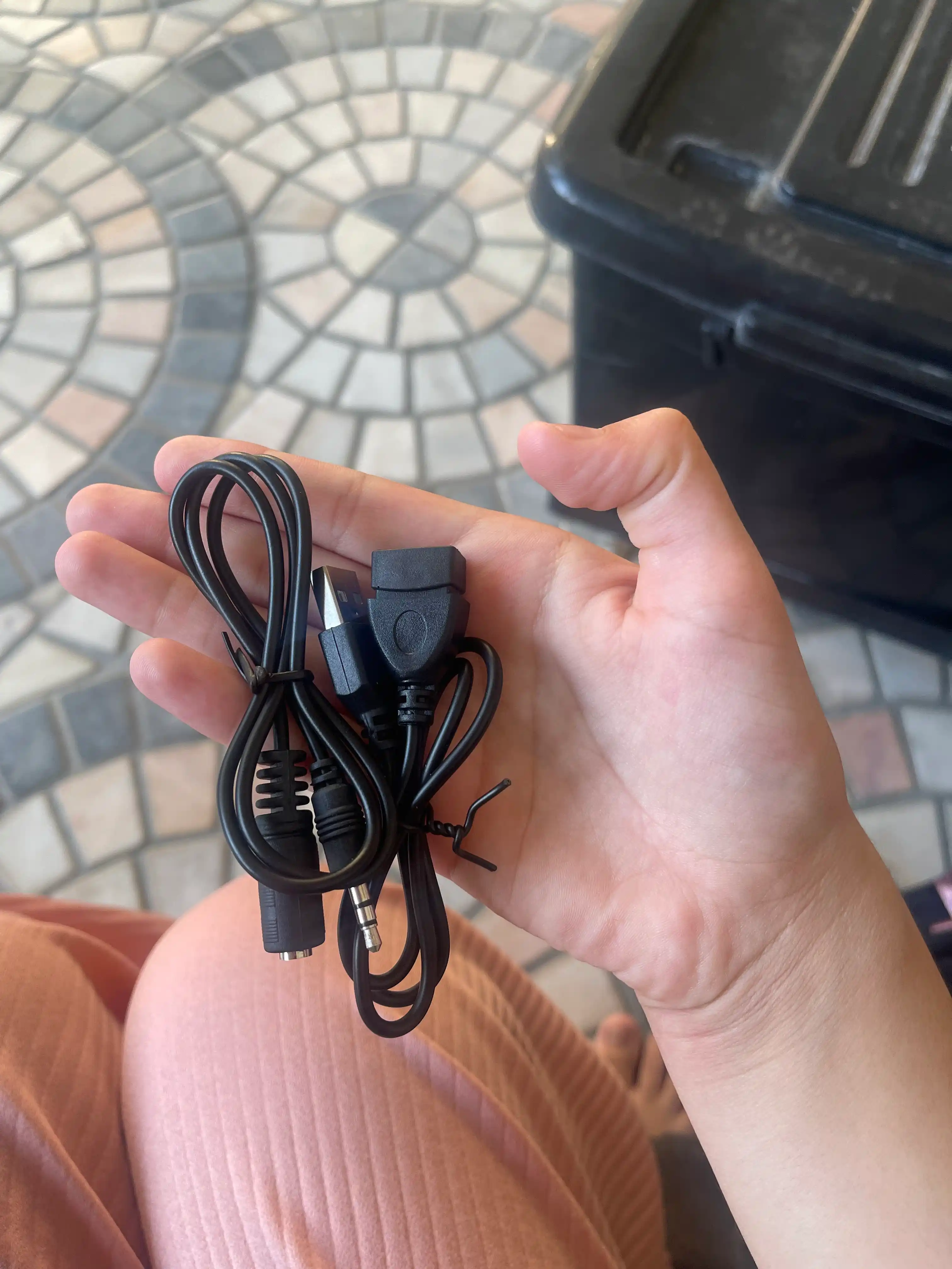 Ayollar uchun universal ryukzak portfel USB bilan