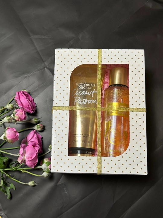 Sovg'a uchun parfyum to'plami Victoria's Secret losyoni va sprey-mist, 236 ml + 250 ml