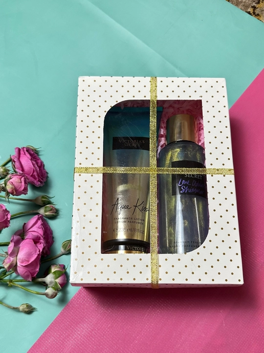 Sovg'a uchun parfyum to'plami Victoria's Secret losyoni va sprey-mist, 236 ml + 250 ml