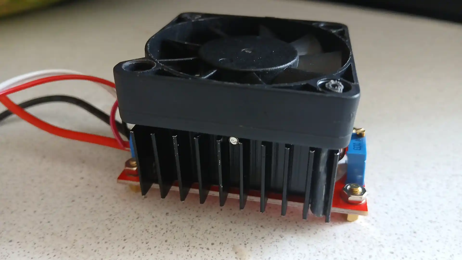 150W DC-DC kukuchlanishni kopaytiruvchi modul "kopaygan kuchlanishni sozlash"