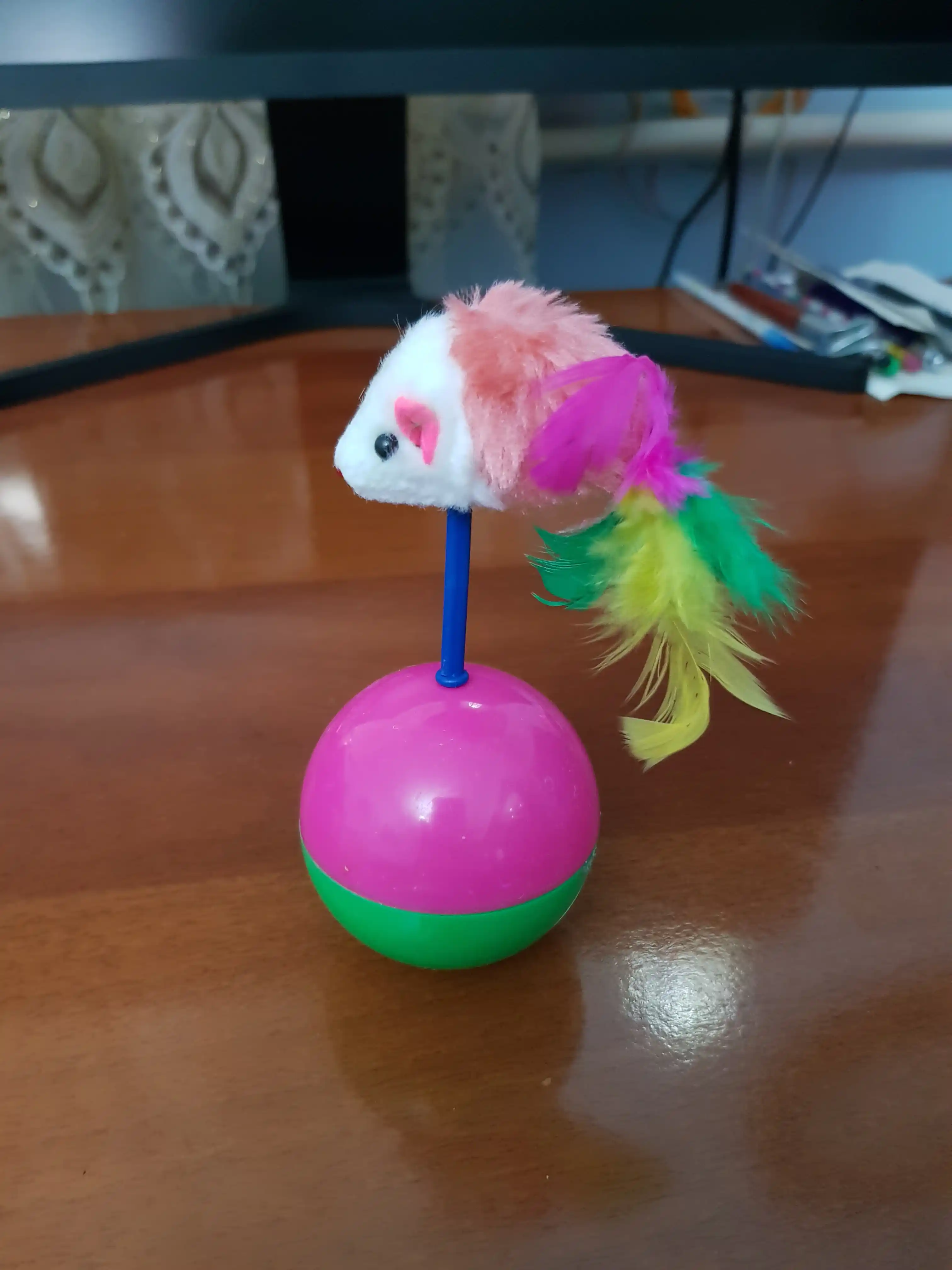 Игрушка для кошек неваляшка BOBRIKGORA, с мышкой и перьями, 12 см