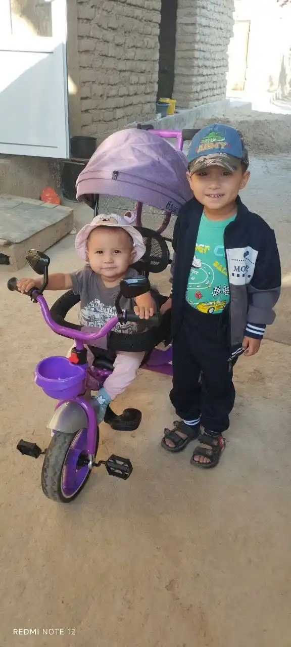 Bolalar velosiped aravachasi, nurli faralar bilan uch g'ildirakli velosiped, savat