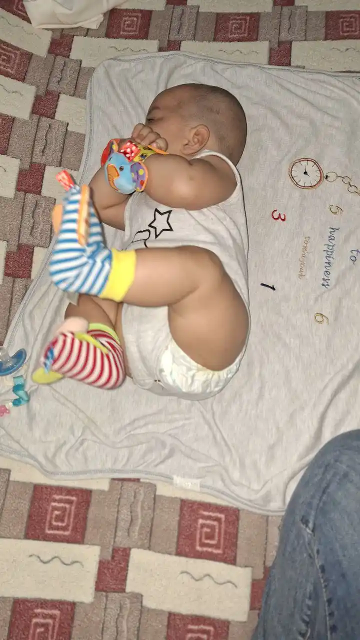 Shaqildoqli paypoqlar "Maymunlar", bilakuzuklar bilan 4 buyum to'plam
