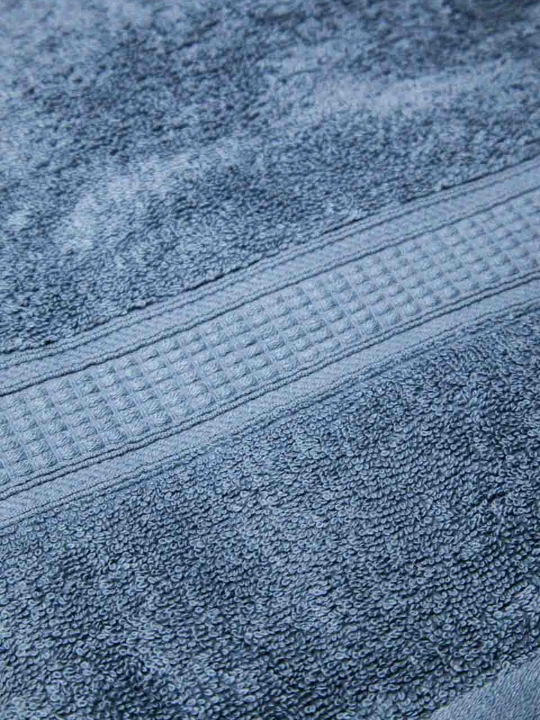 Trio sochig‘i 100% paxtadan, yumshoq va shimuvchan, 72×147 va 40×60 sm o‘lchamlarda