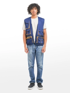 Темно-синий