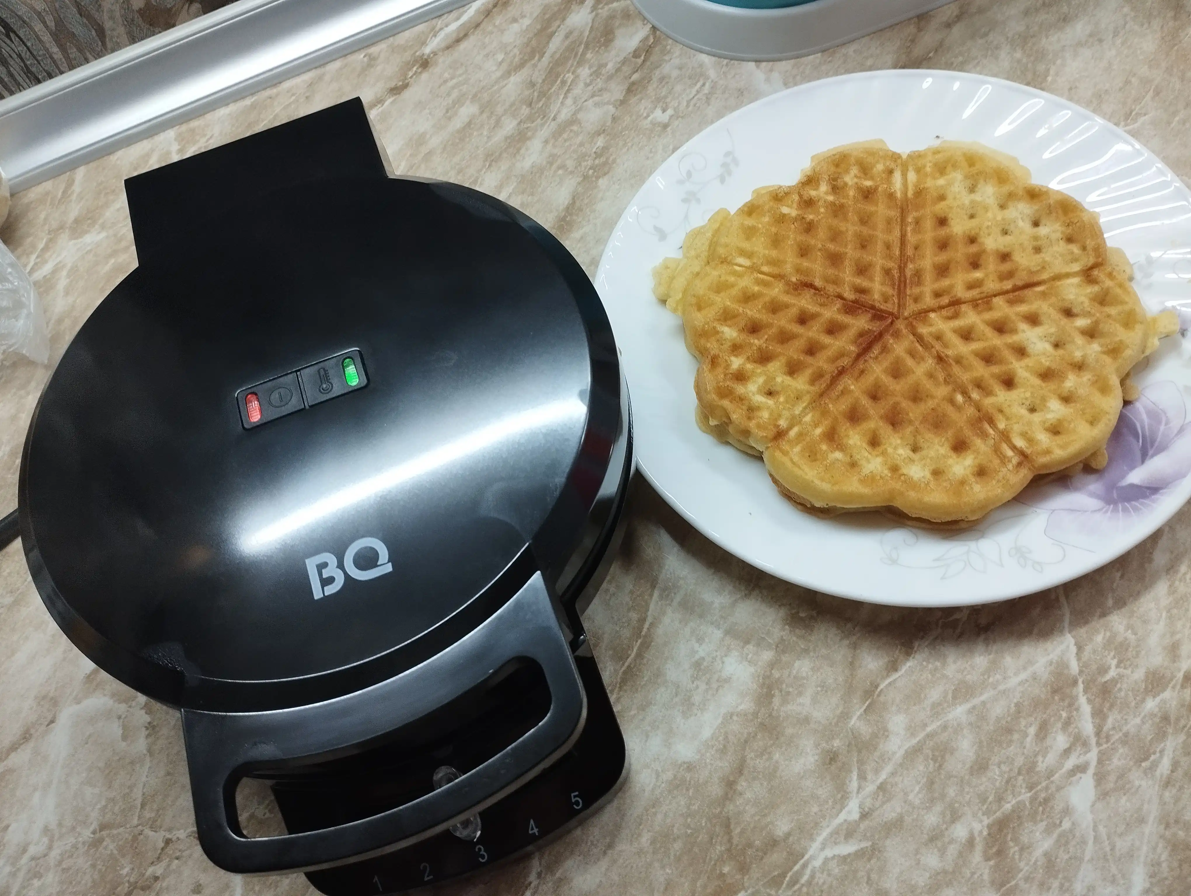 Vafelnitsa, vaflilar uchun mini-vafelnik BQ ST1001, Non-Stick PRO yonginga qarshi qoplamasi