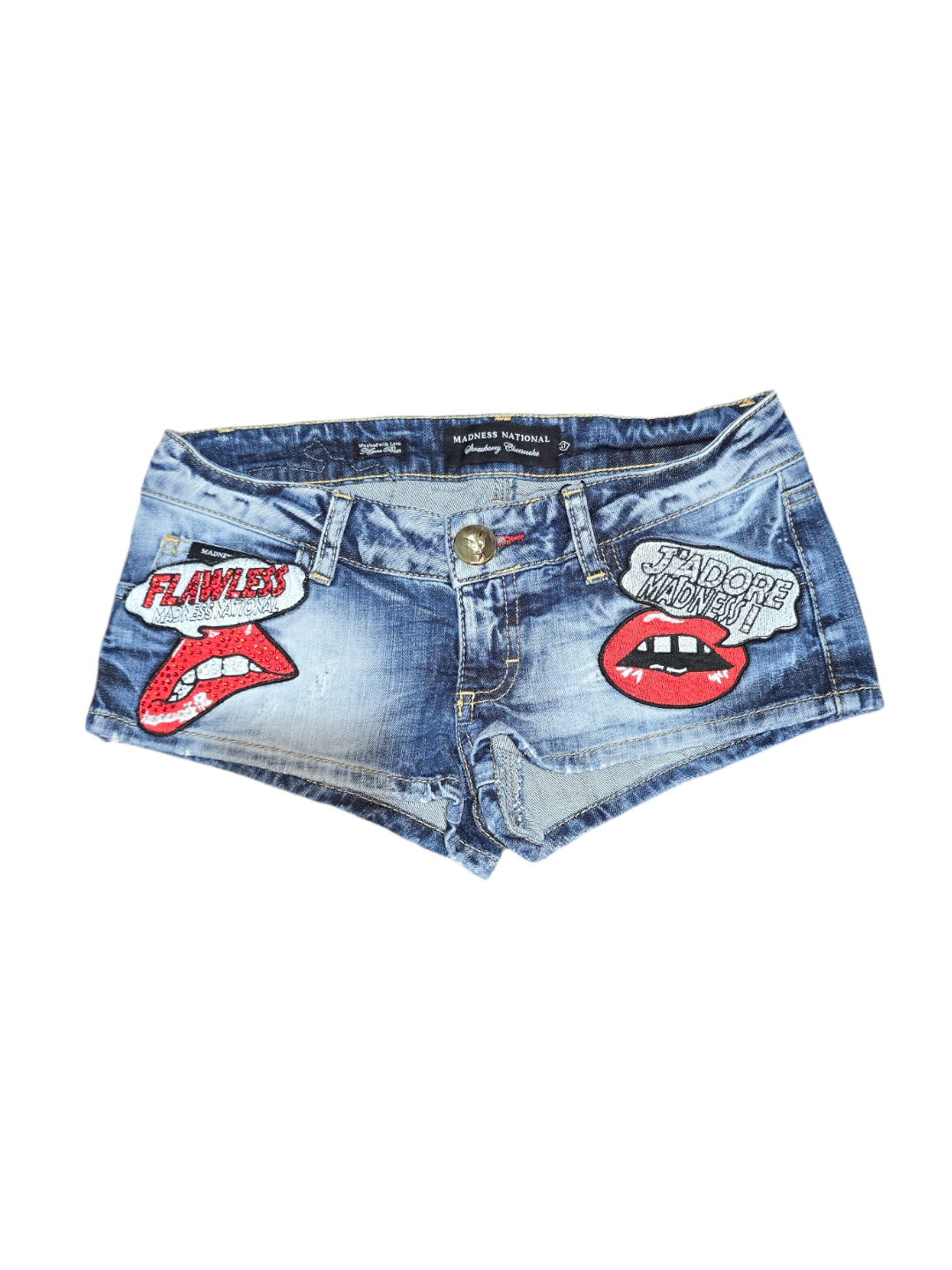 Qiz oz mushukini yalaydi