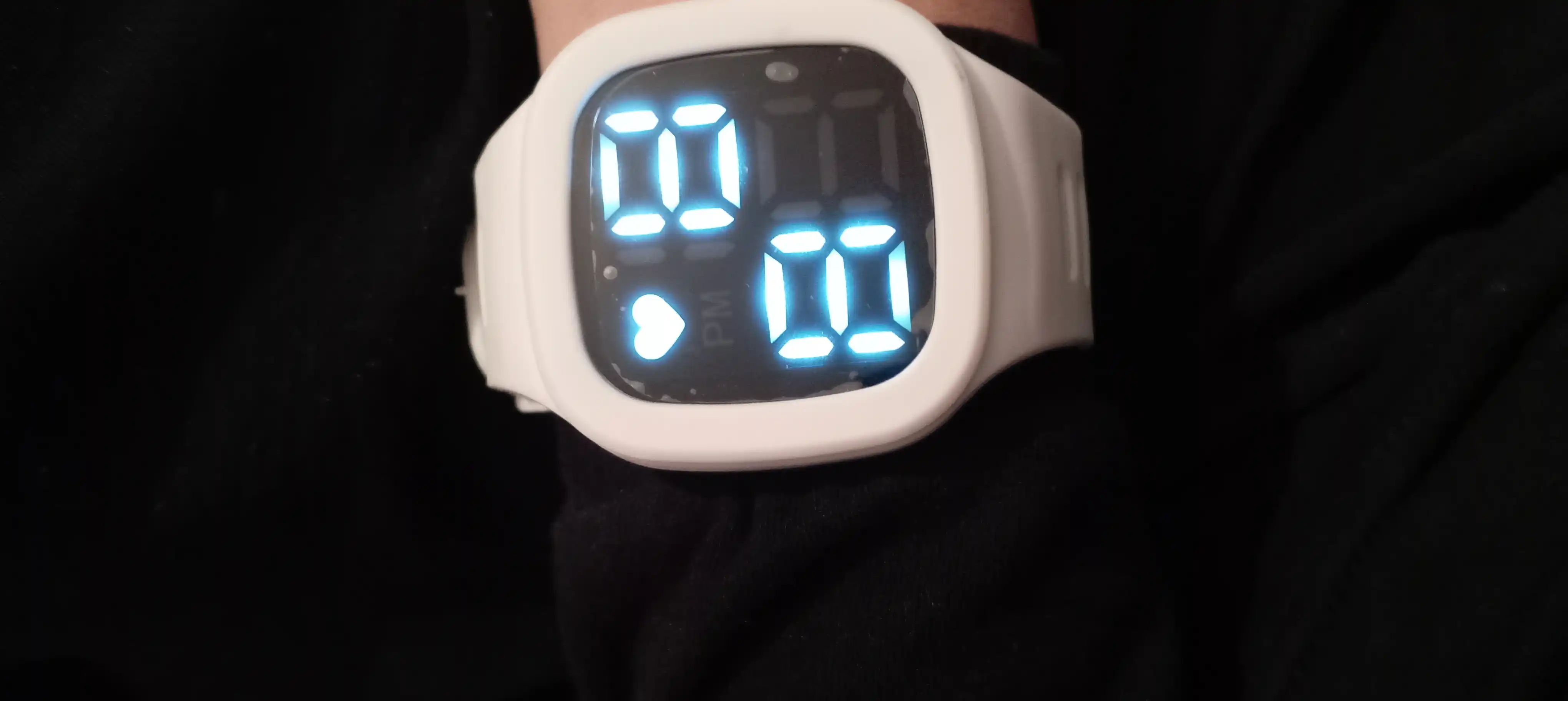 Ayollar qo'l soatlari Led, bilaguzuk bilan
