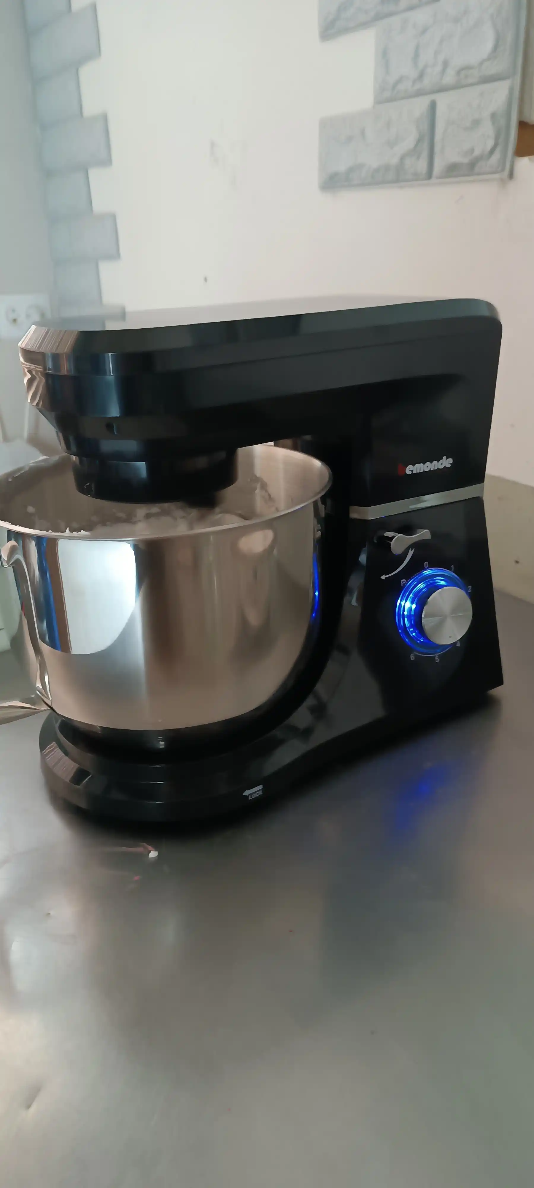 Mikser 7Litr Bemonde BM-SM1002SB, 2000Vt, 6 tezlik, temirli nasadkalar