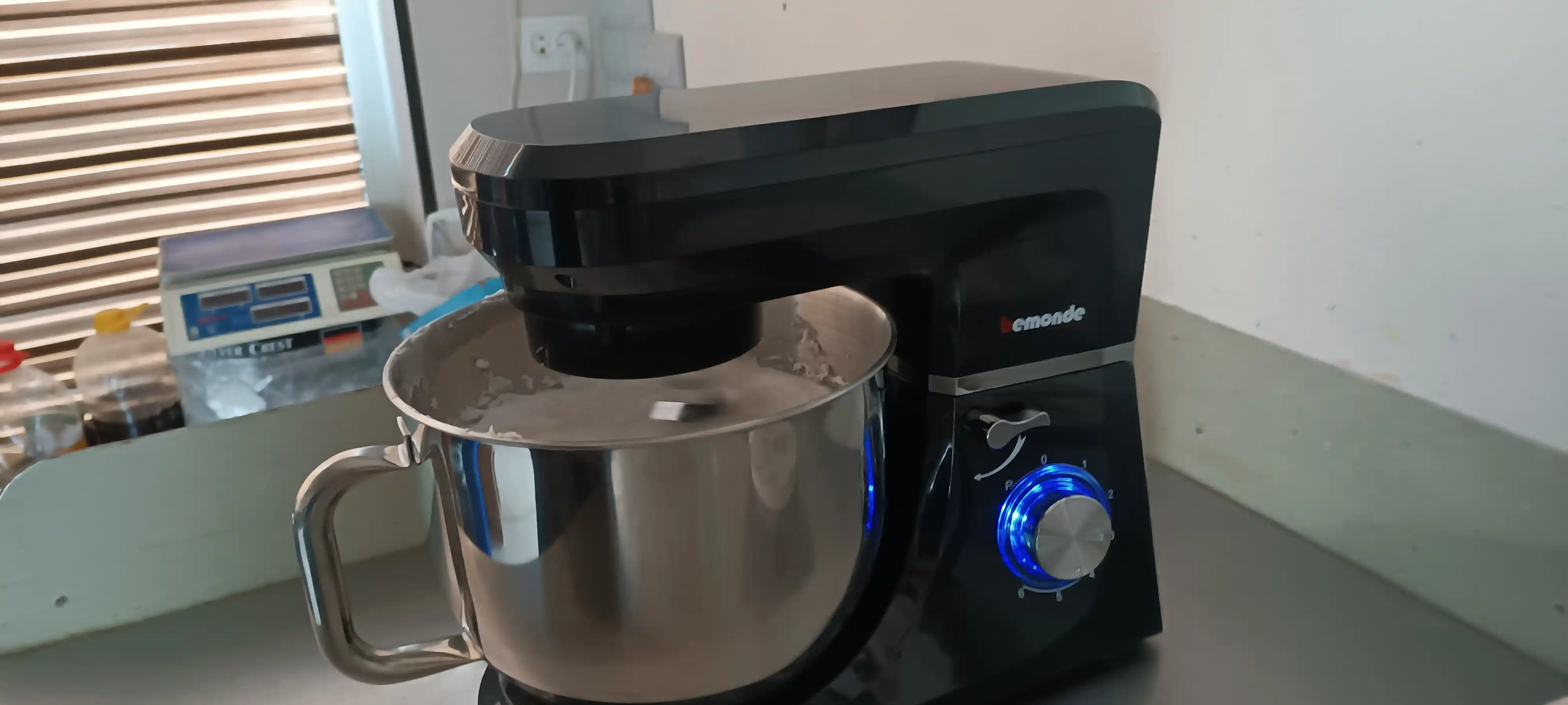 Mikser 7Litr Bemonde BM-SM1002SB, 2000Vt, 6 tezlik, temirli nasadkalar