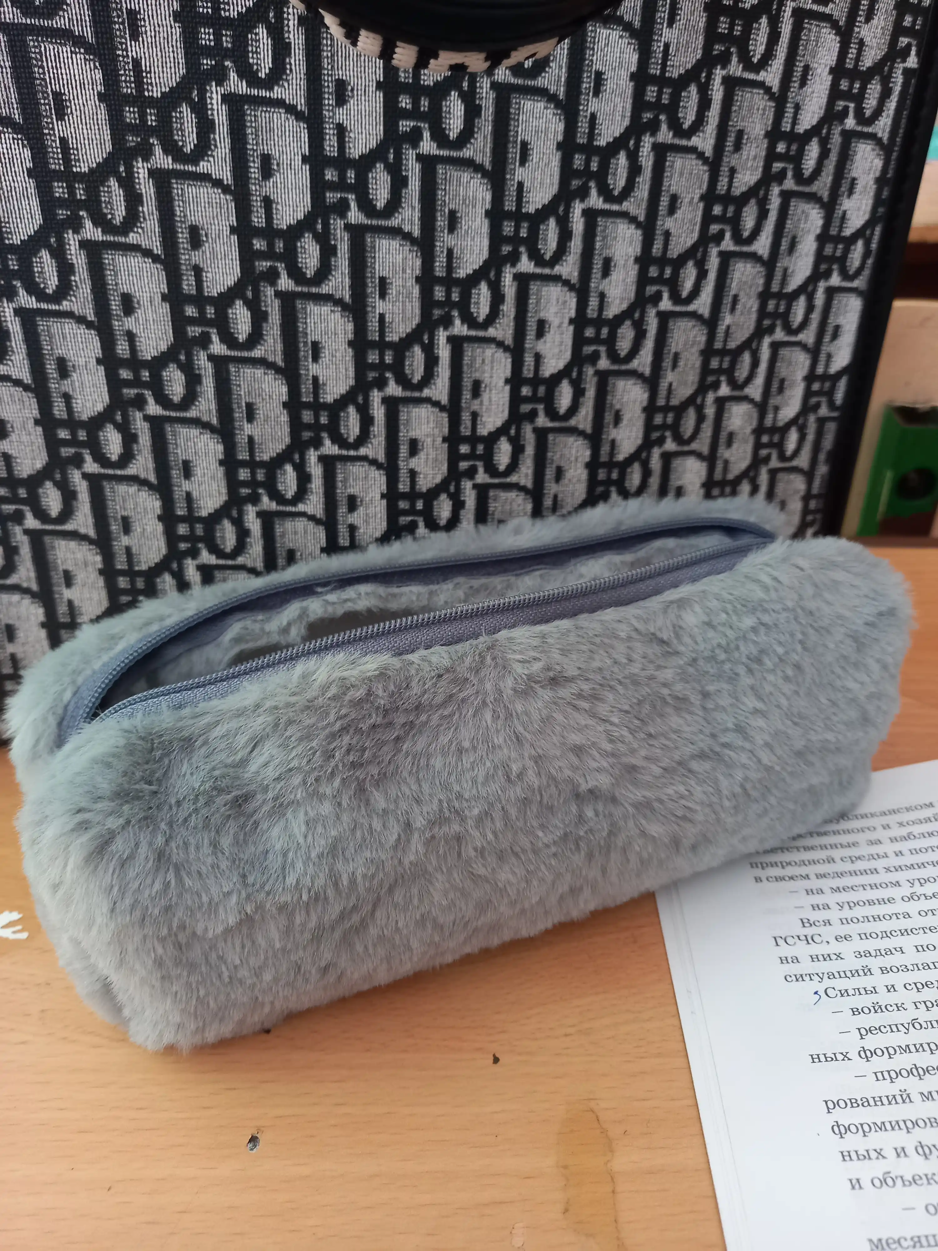 Plyush qalam qutisi, fermuarli kosmetik sumka, mo'ynali