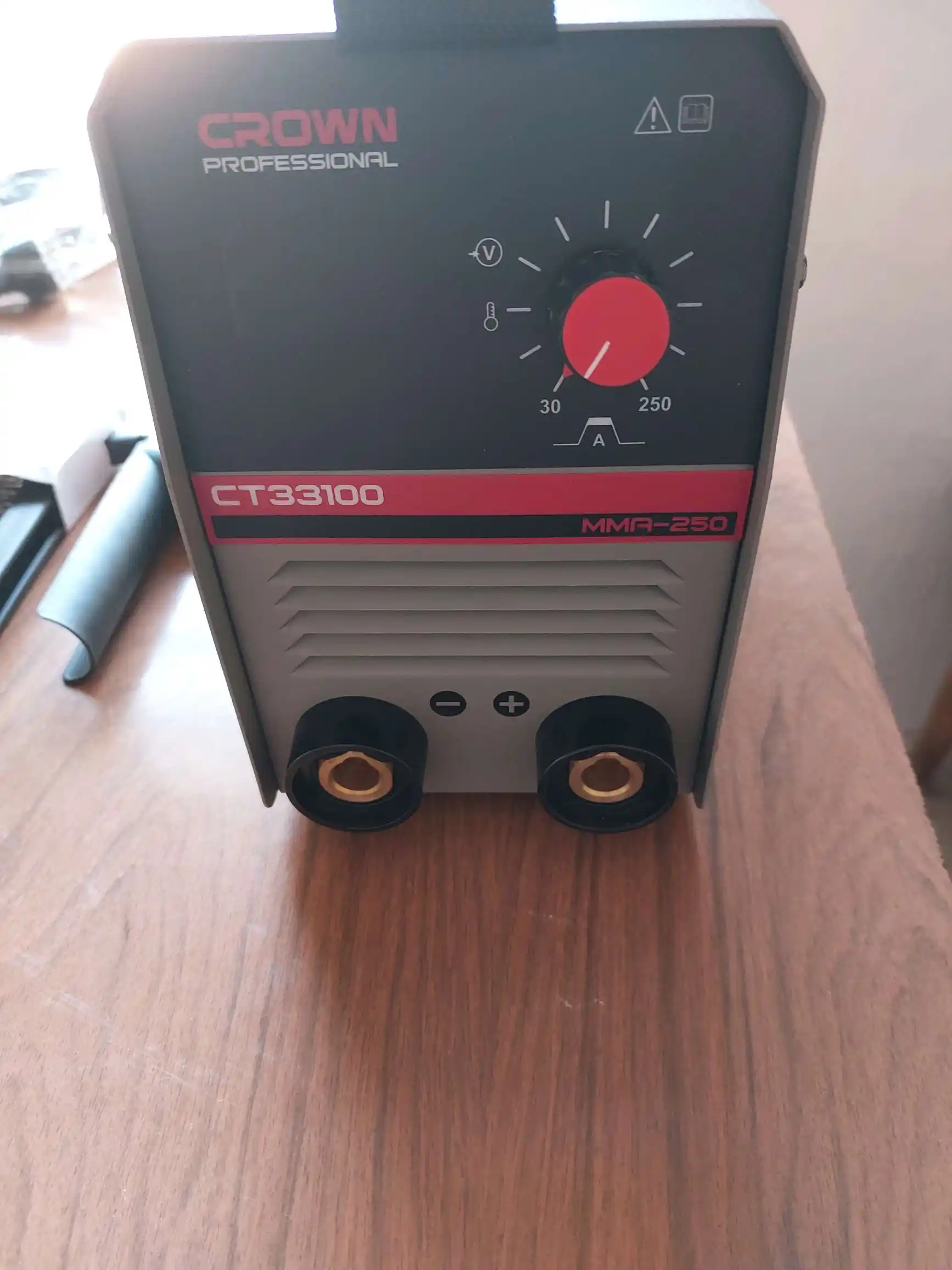 Сварочный аппарат CROWN CT33100, 200A/5